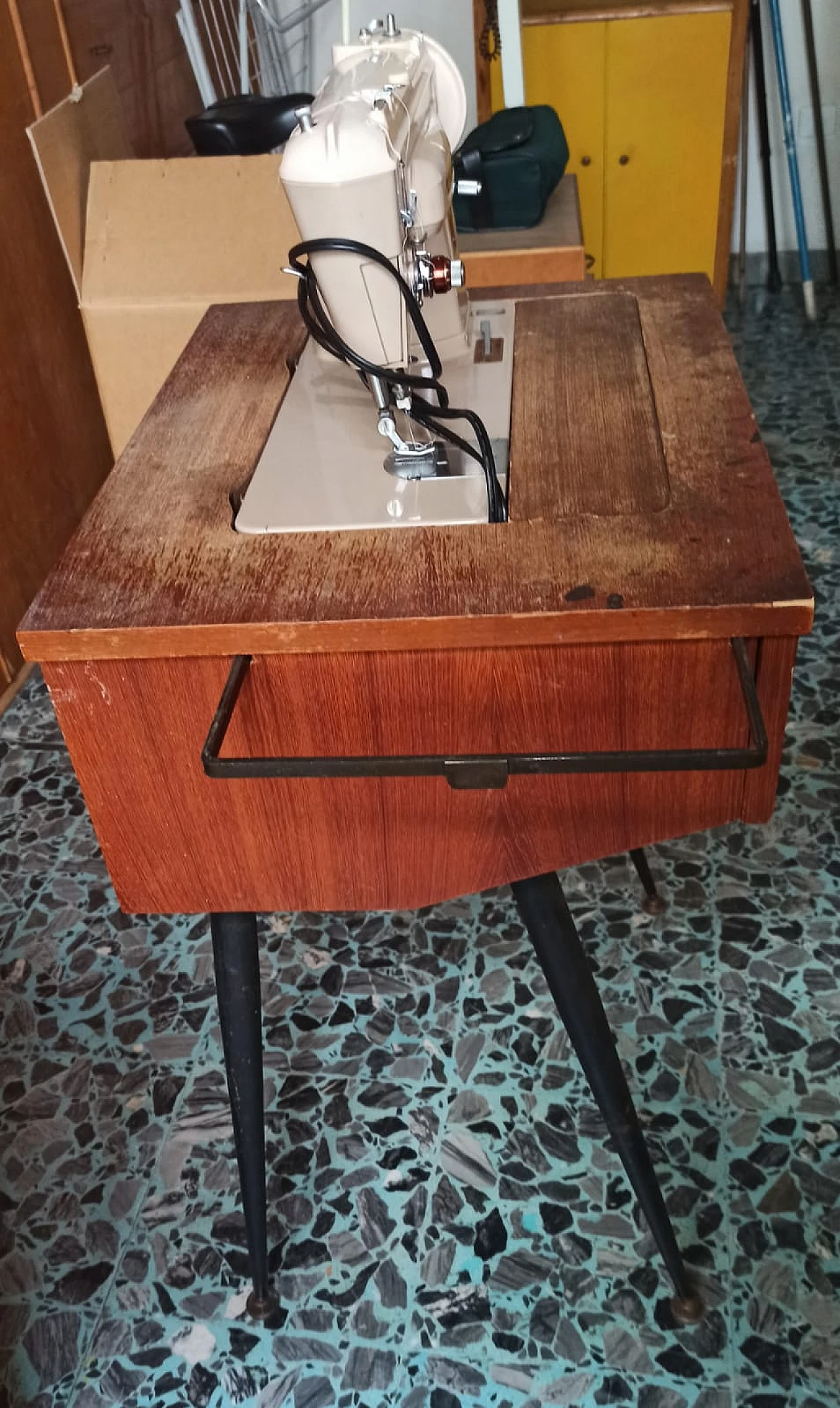 Singer sewing machine with folding work table, 1960s 15