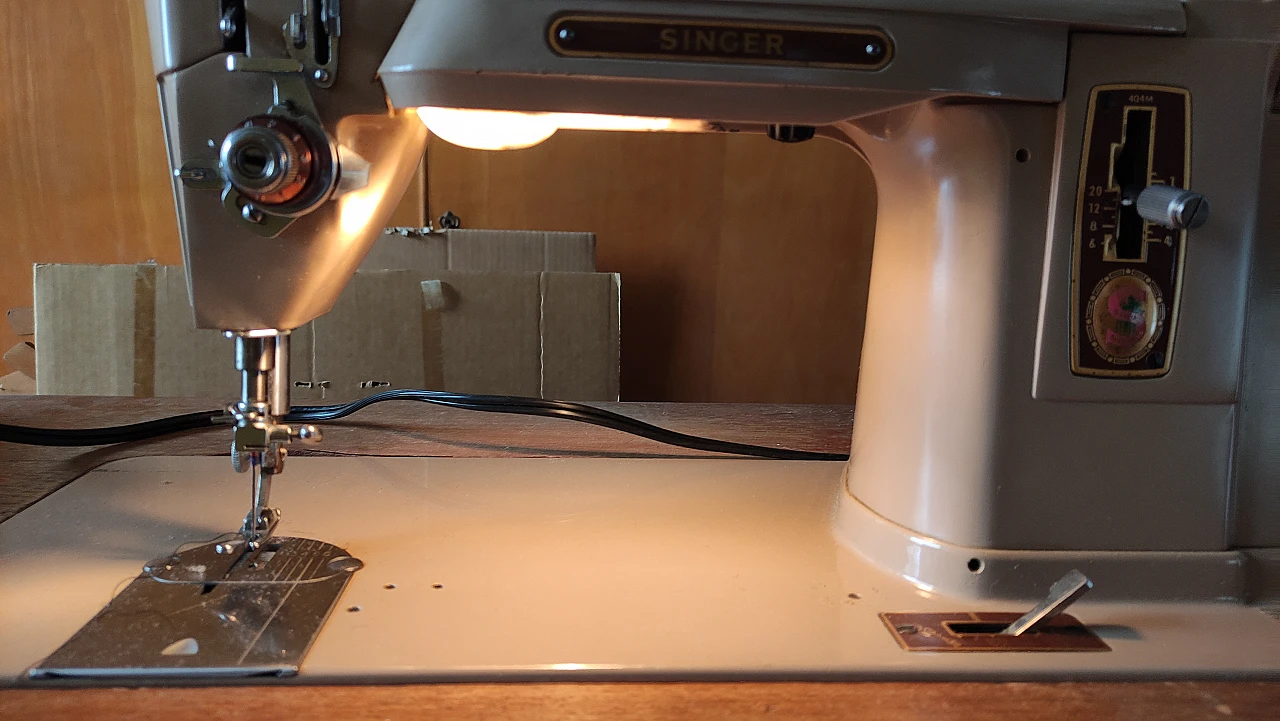 Singer sewing machine with folding work table, 1960s 18