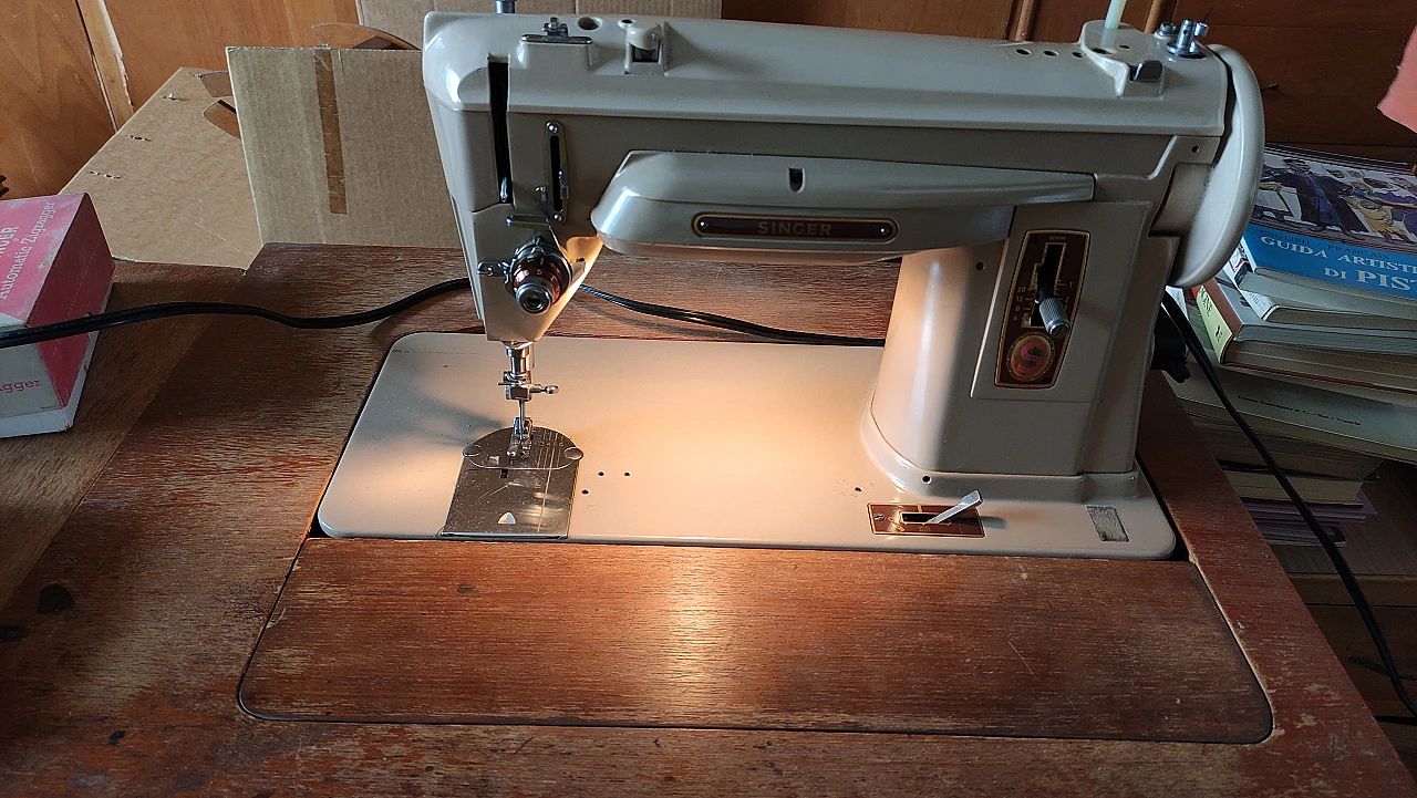 Singer sewing machine with folding work table, 1960s 19