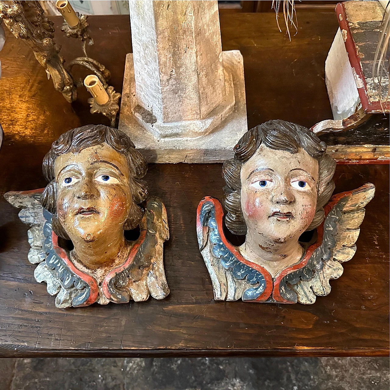 Angel heads, pair of lacquered wood sculptures, mid-18th century 2