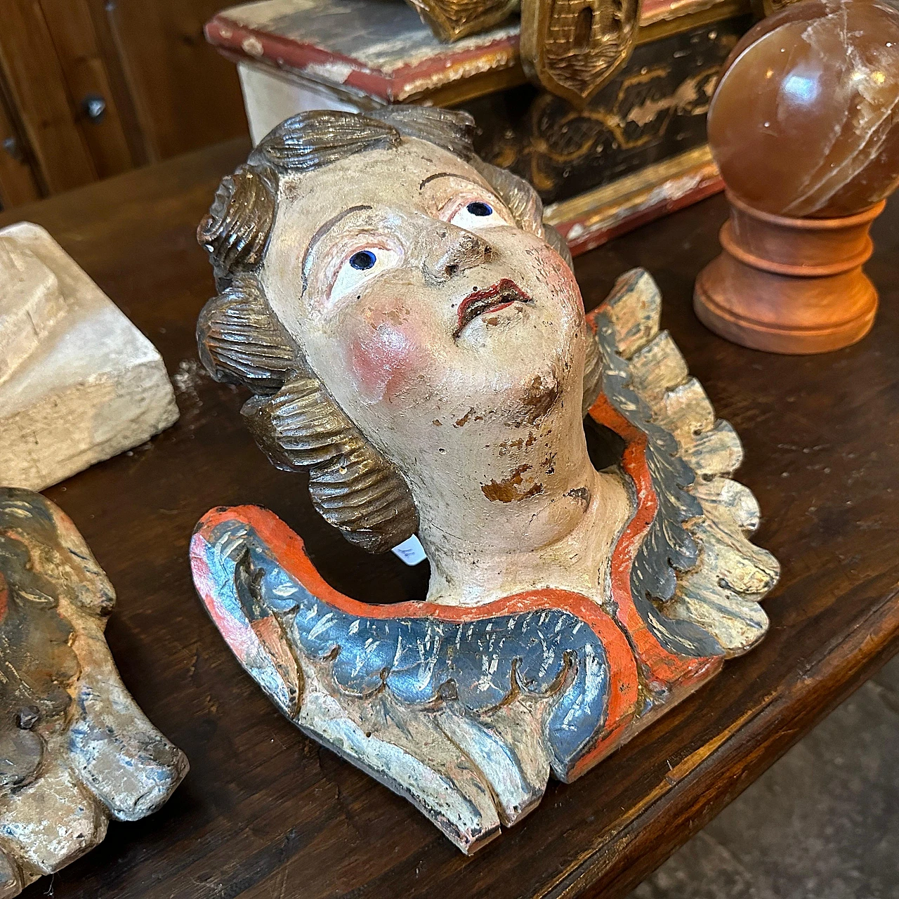 Angel heads, pair of lacquered wood sculptures, mid-18th century 4