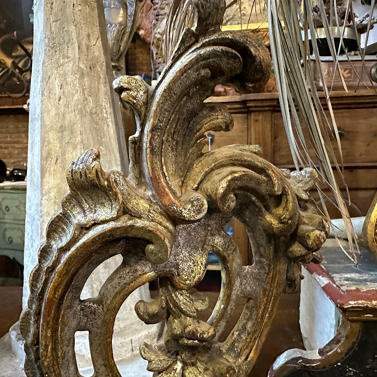 Pair of Baroque style wood and iron wall lights, early 20th century 3