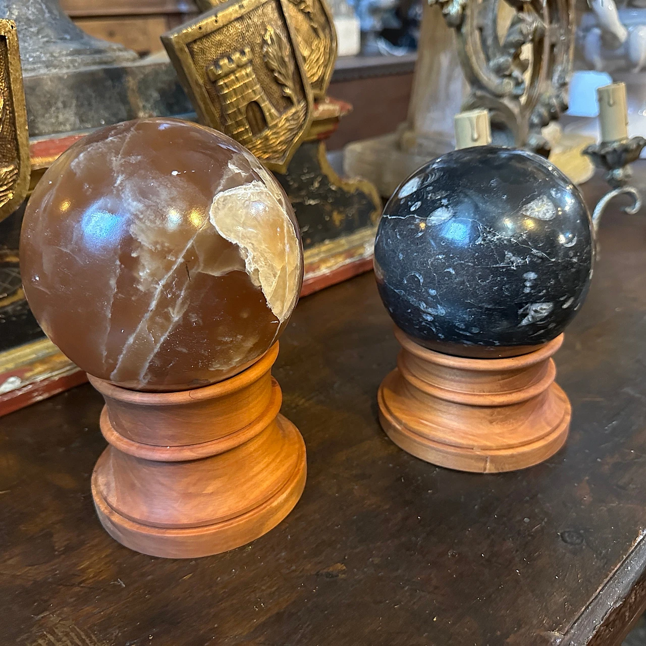 Pair of Art Deco marble spheres on cherry wood base, 1930s 2