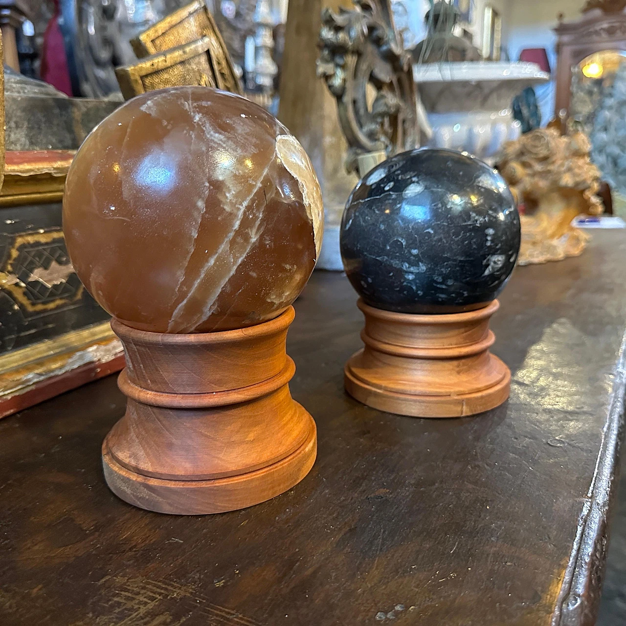 Pair of Art Deco marble spheres on cherry wood base, 1930s 6