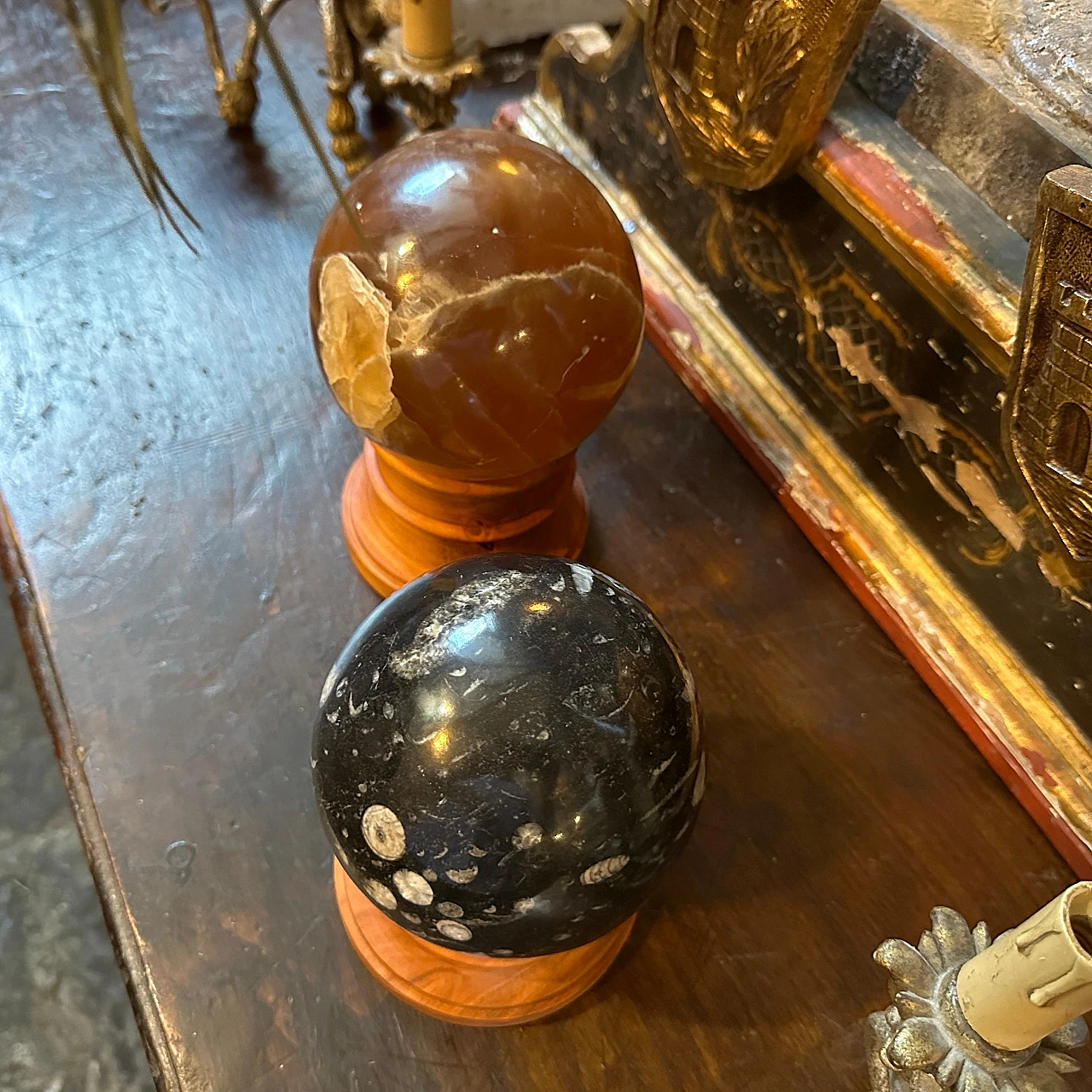 Pair of Art Deco marble spheres on cherry wood base, 1930s 8