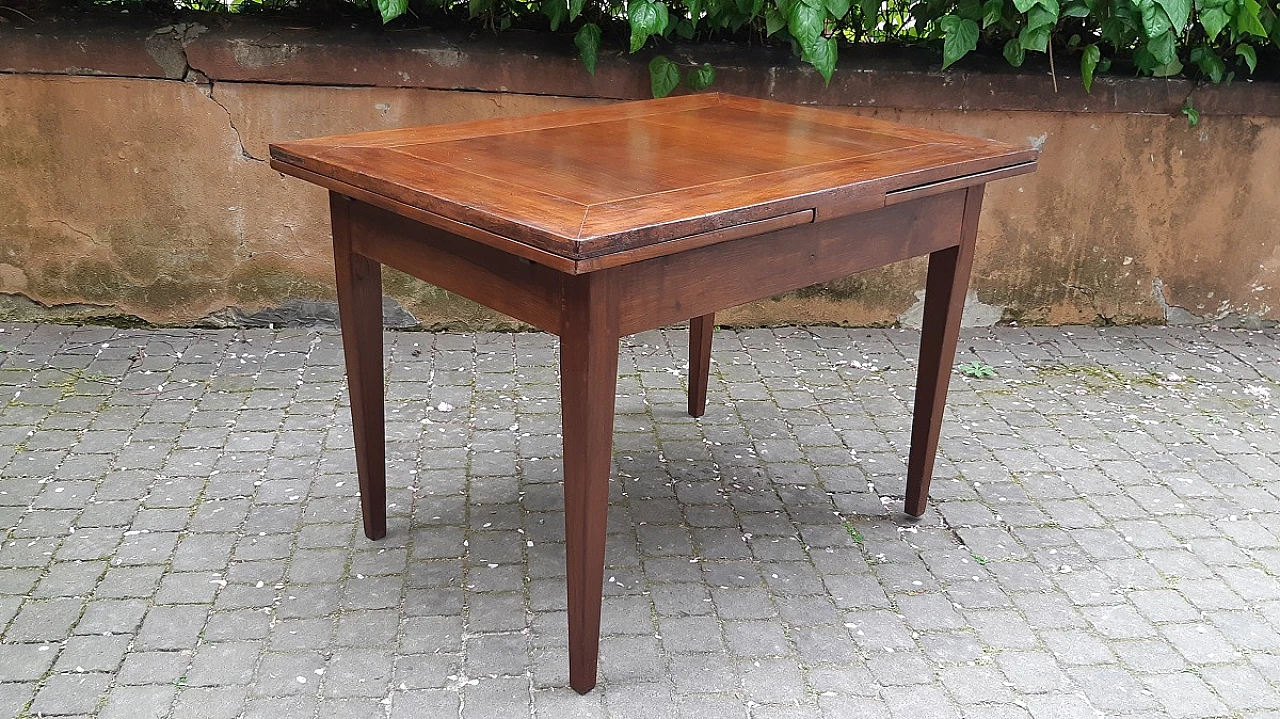 Romagna walnut and cherry wood extendable table, 19th century 1