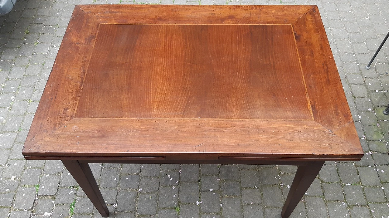 Romagna walnut and cherry wood extendable table, 19th century 3