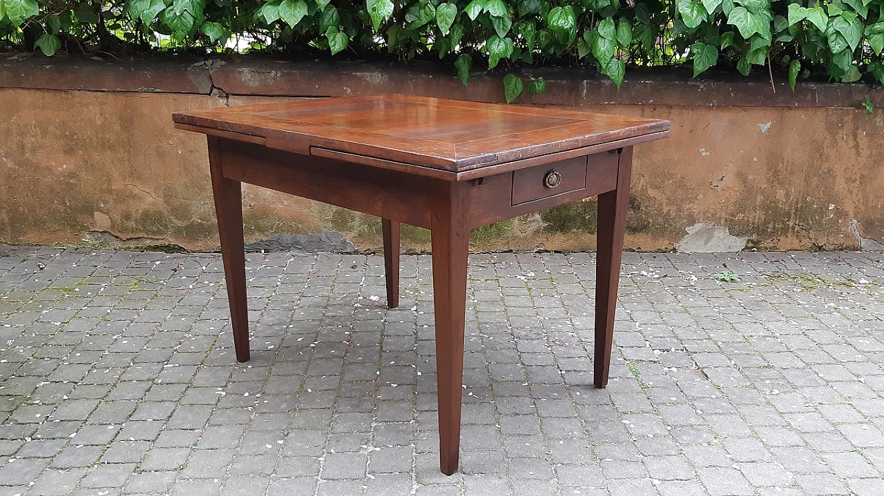 Romagna walnut and cherry wood extendable table, 19th century 4