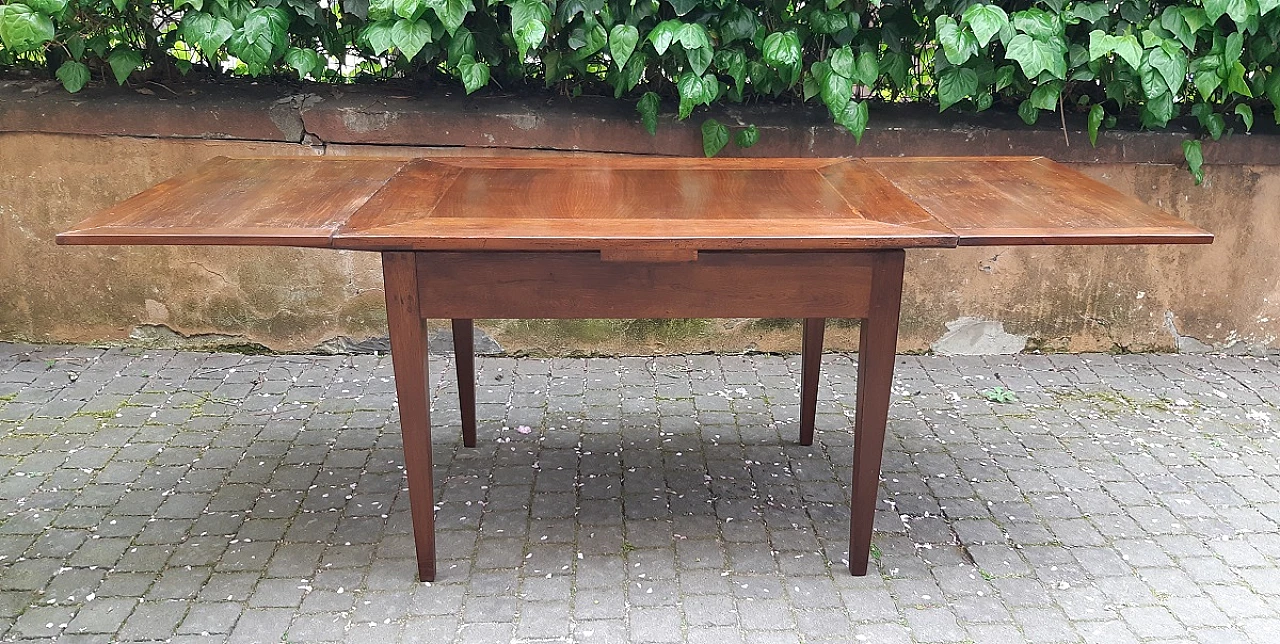 Romagna walnut and cherry wood extendable table, 19th century 5