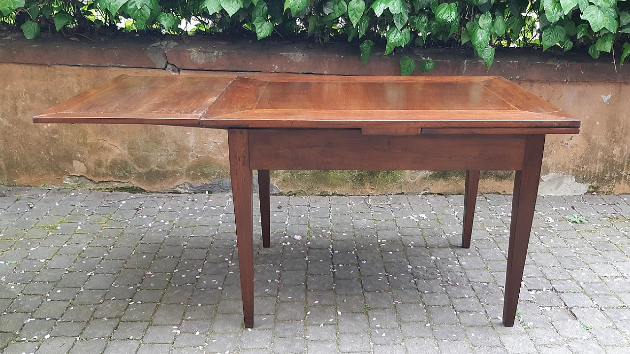 Romagna walnut and cherry wood extendable table, 19th century 6