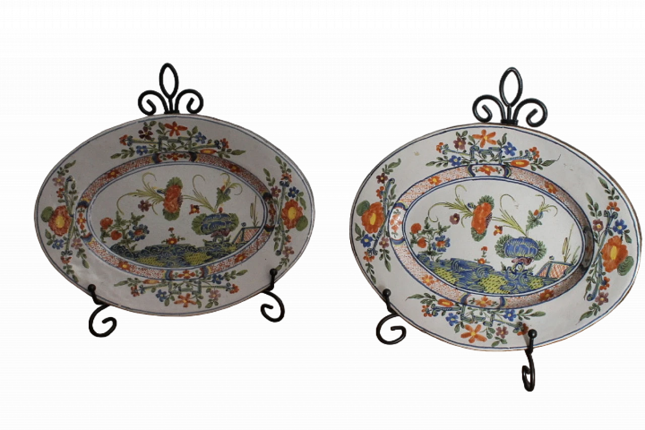 Pair of Ferniani Faenza ceramic trays, 18th century 10