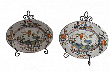 Pair of Ferniani Faenza ceramic trays, 18th century