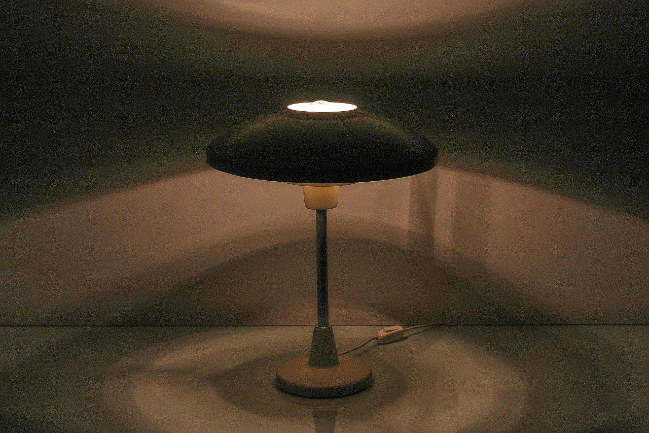 Lacquered aluminum 8022 table lamp by Stilnovo, 1950s 8