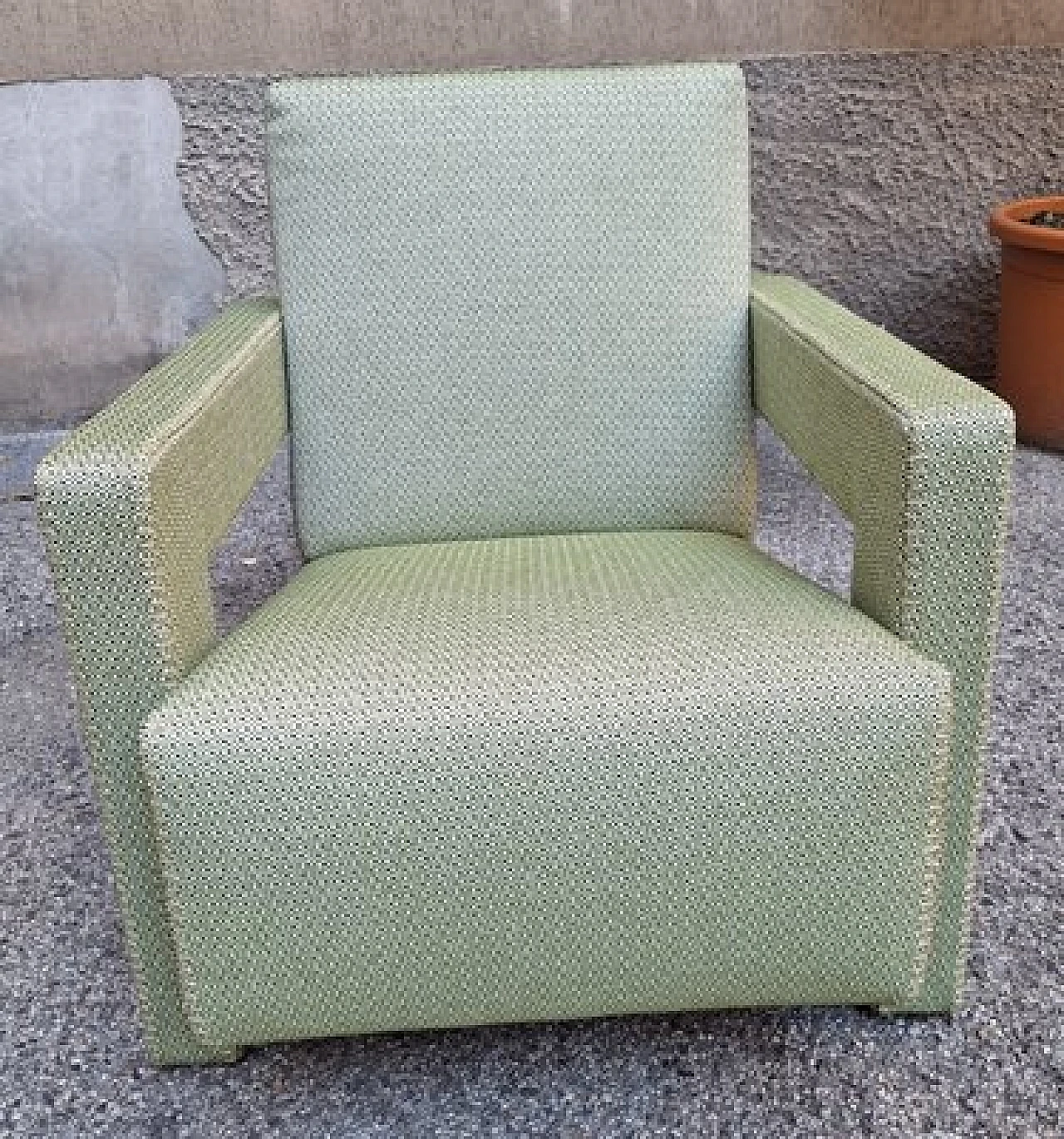 Poltrona in tessuto verde e bianco di Gerrit Rietveld per Cassina 1