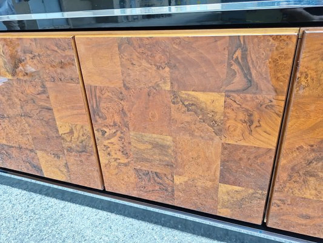 Credenza in legno, radica e metallo di G. Gorgoni per Turri, anni '70 2