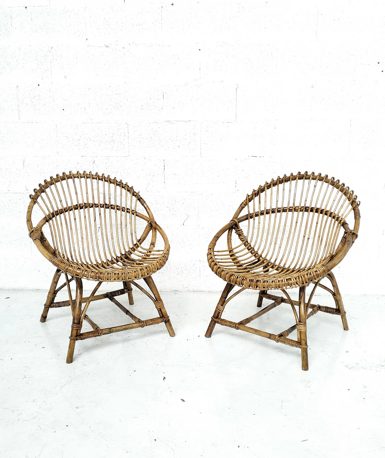 Pair of egg-shaped wicker chairs by Bonacina, 1960s 2