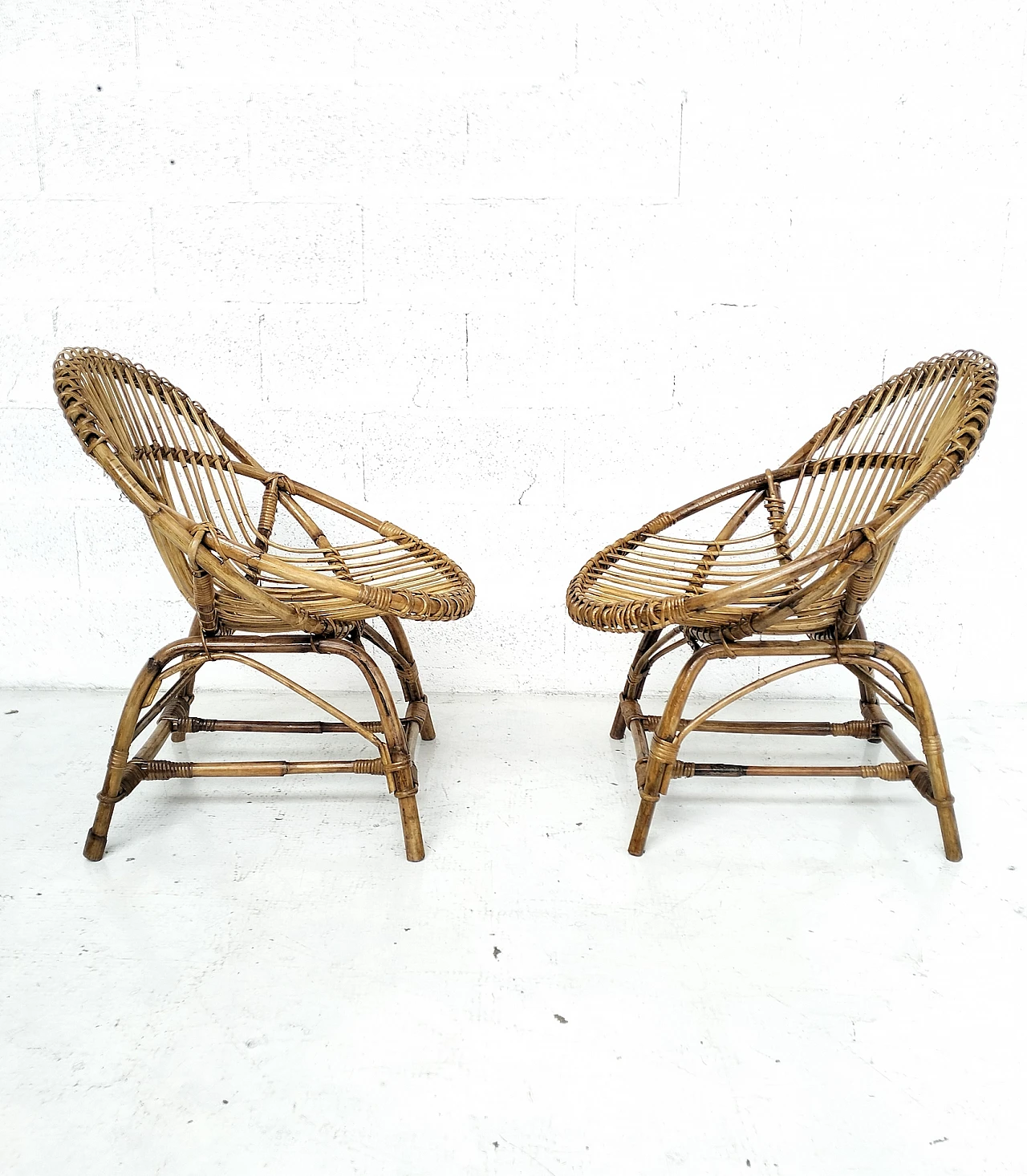 Pair of egg-shaped wicker chairs by Bonacina, 1960s 6