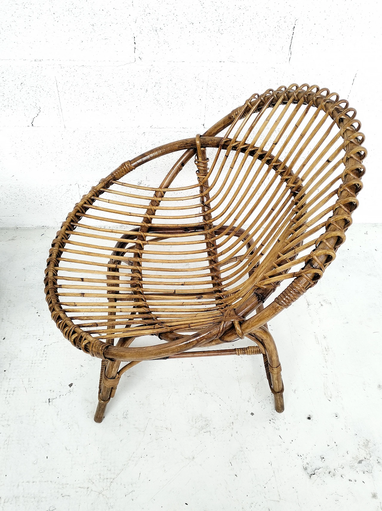 Pair of egg-shaped wicker chairs by Bonacina, 1960s 8