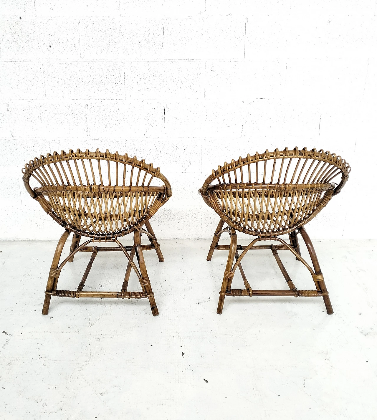 Pair of egg-shaped wicker chairs by Bonacina, 1960s 14