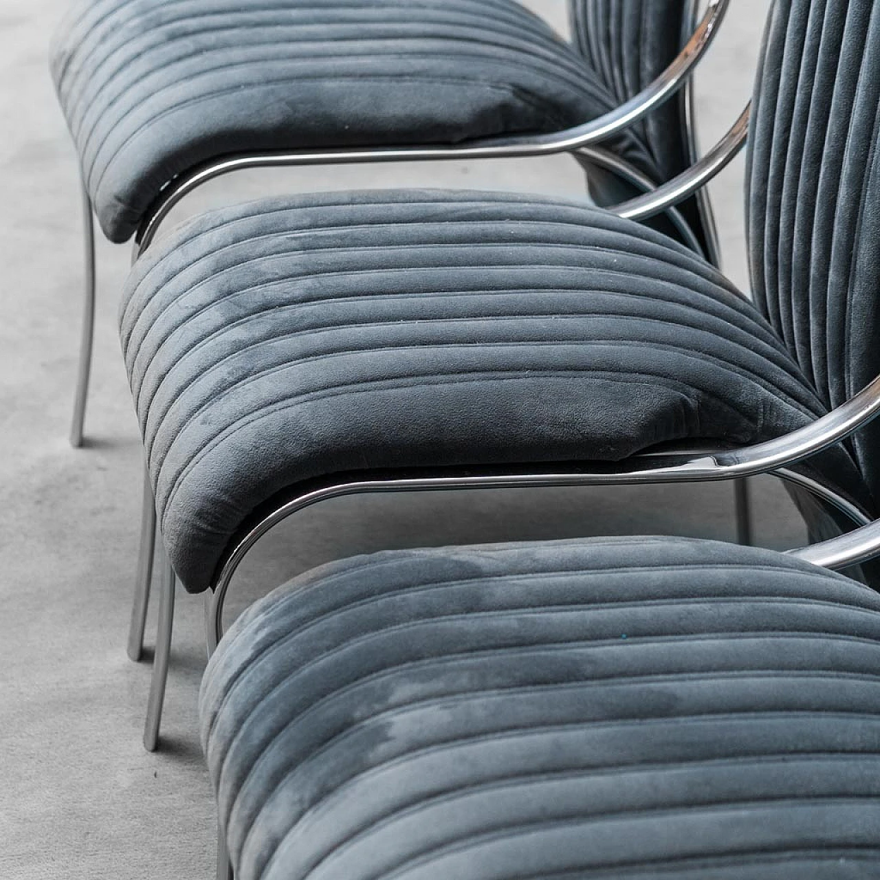 4 Chairs in metal and velvet, 1970s 6