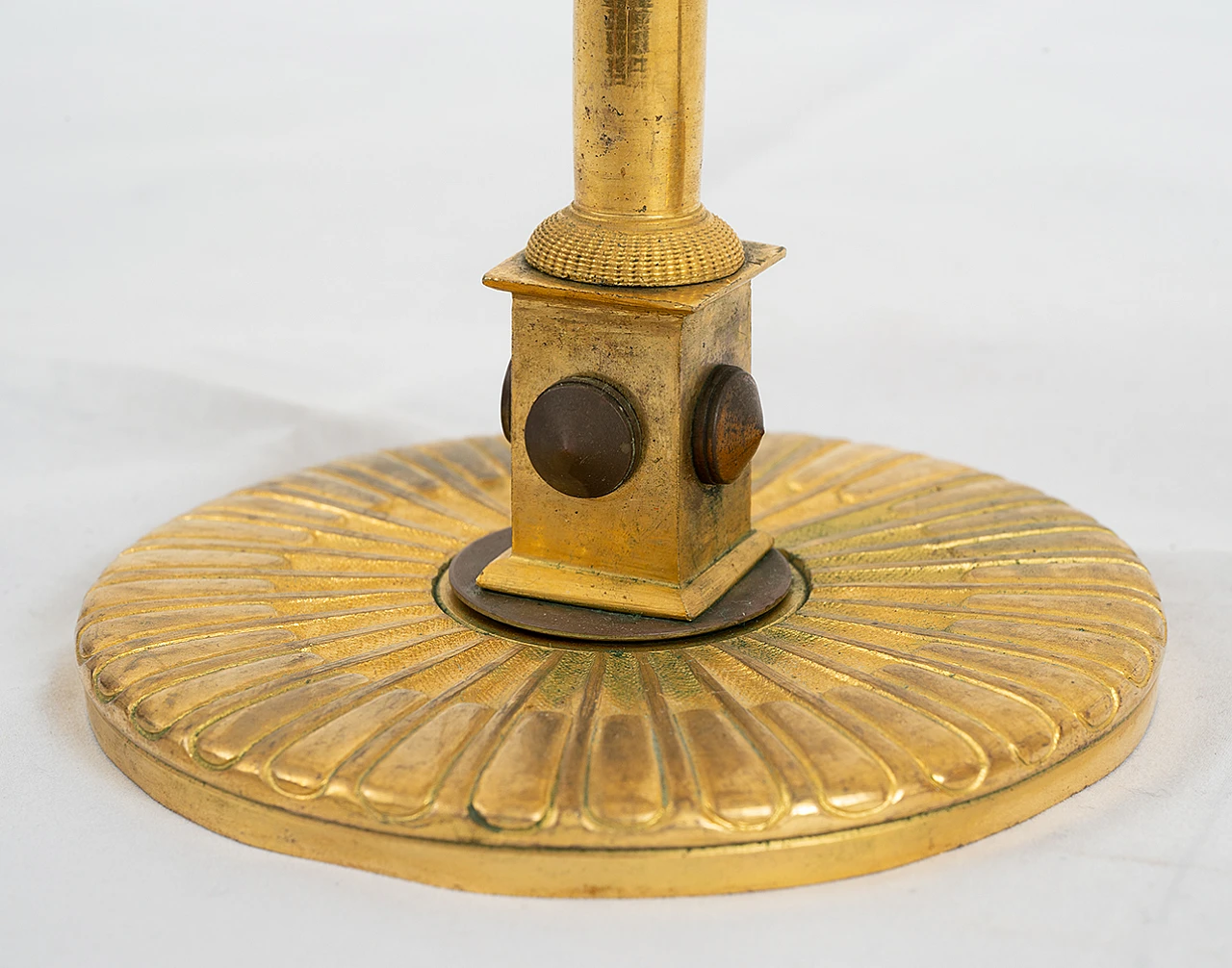 Coppia di candelieri Napoleone III in bronzo dorato, '800 4
