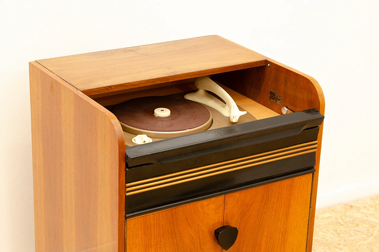 Czechoslovakian walnut cabinet with record player and radio, 1950s 12