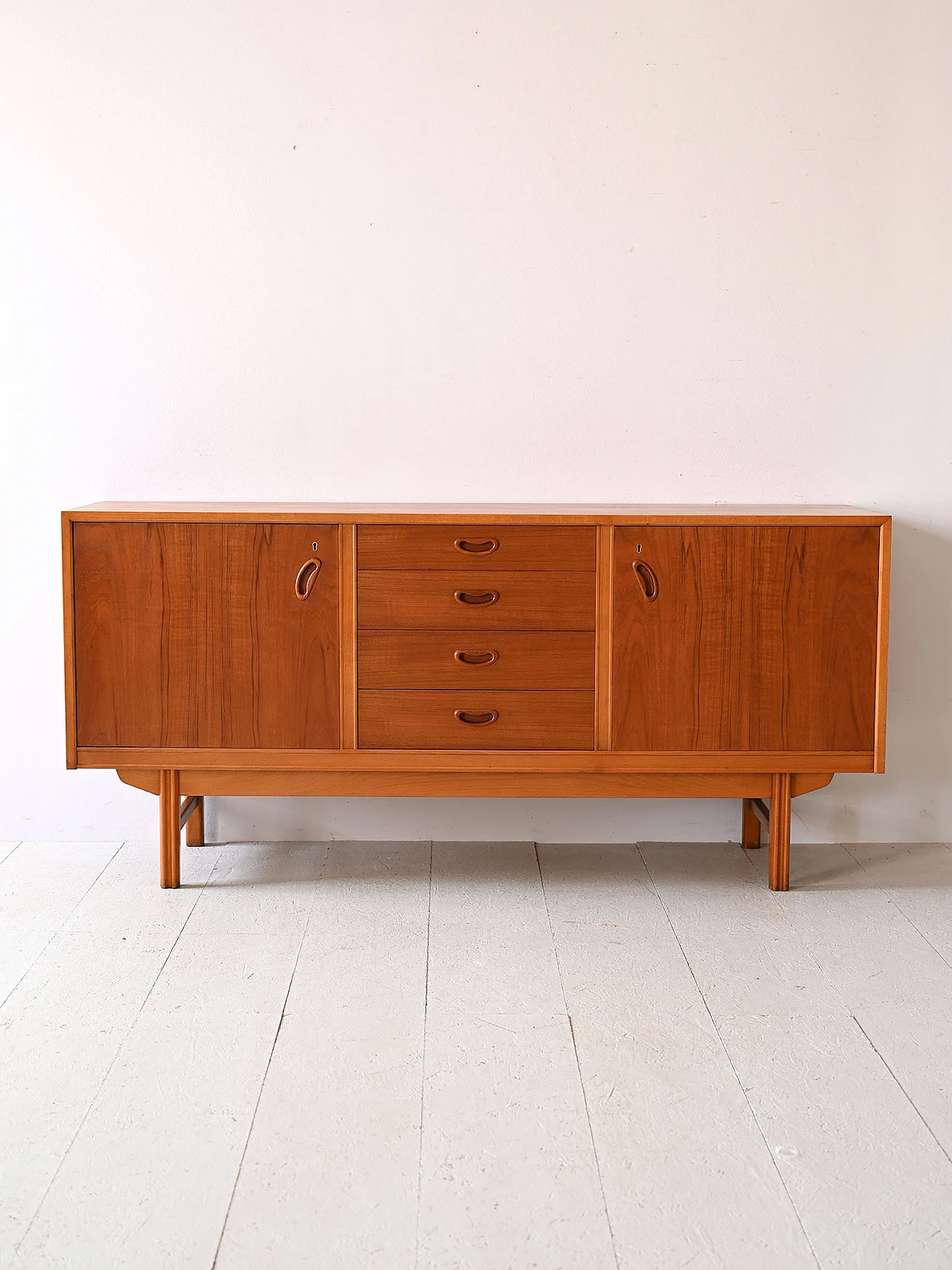 Credenza scandinava in teak con profili in rovere, anni '60 1