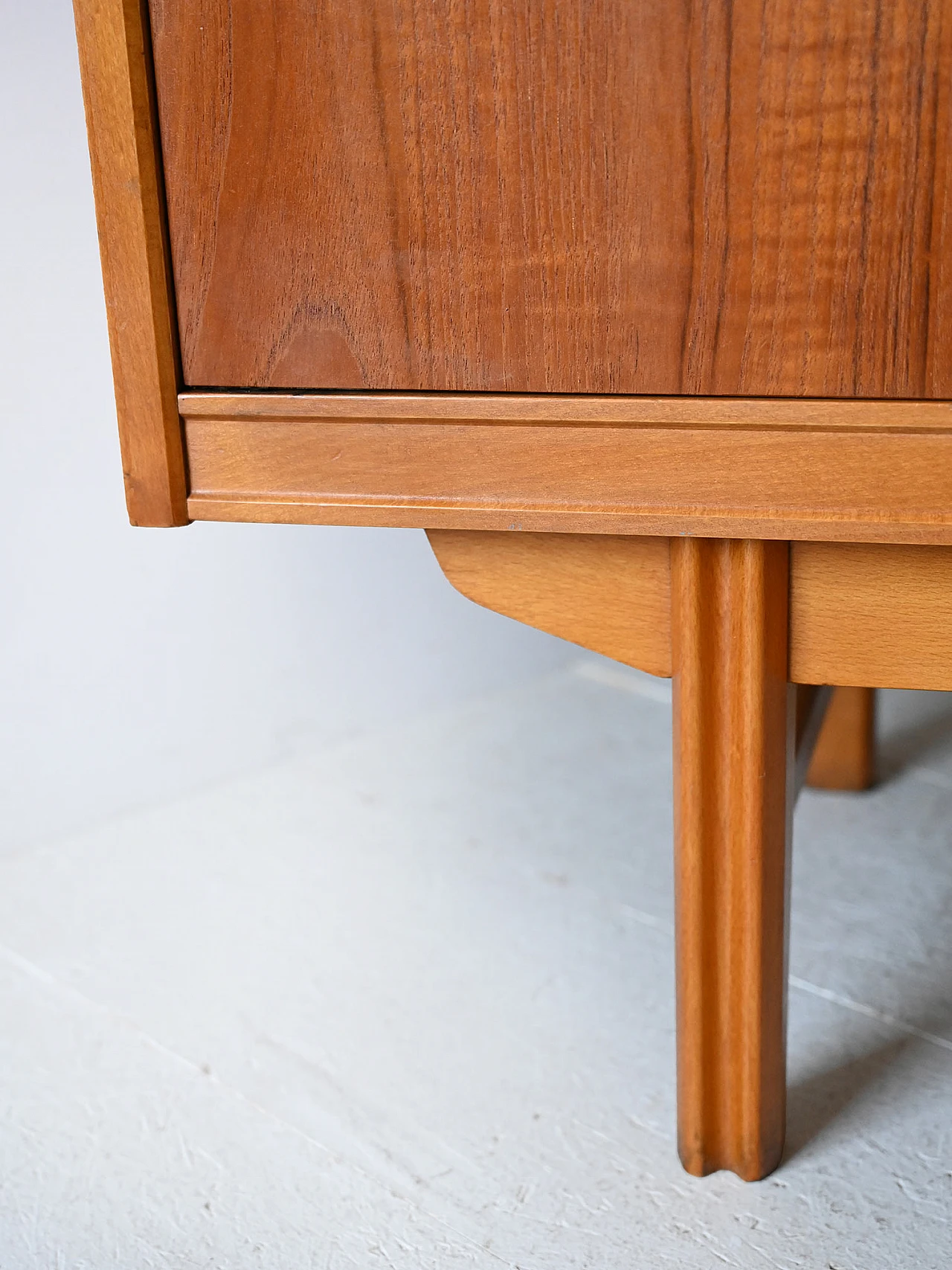 Credenza scandinava in teak con profili in rovere, anni '60 8