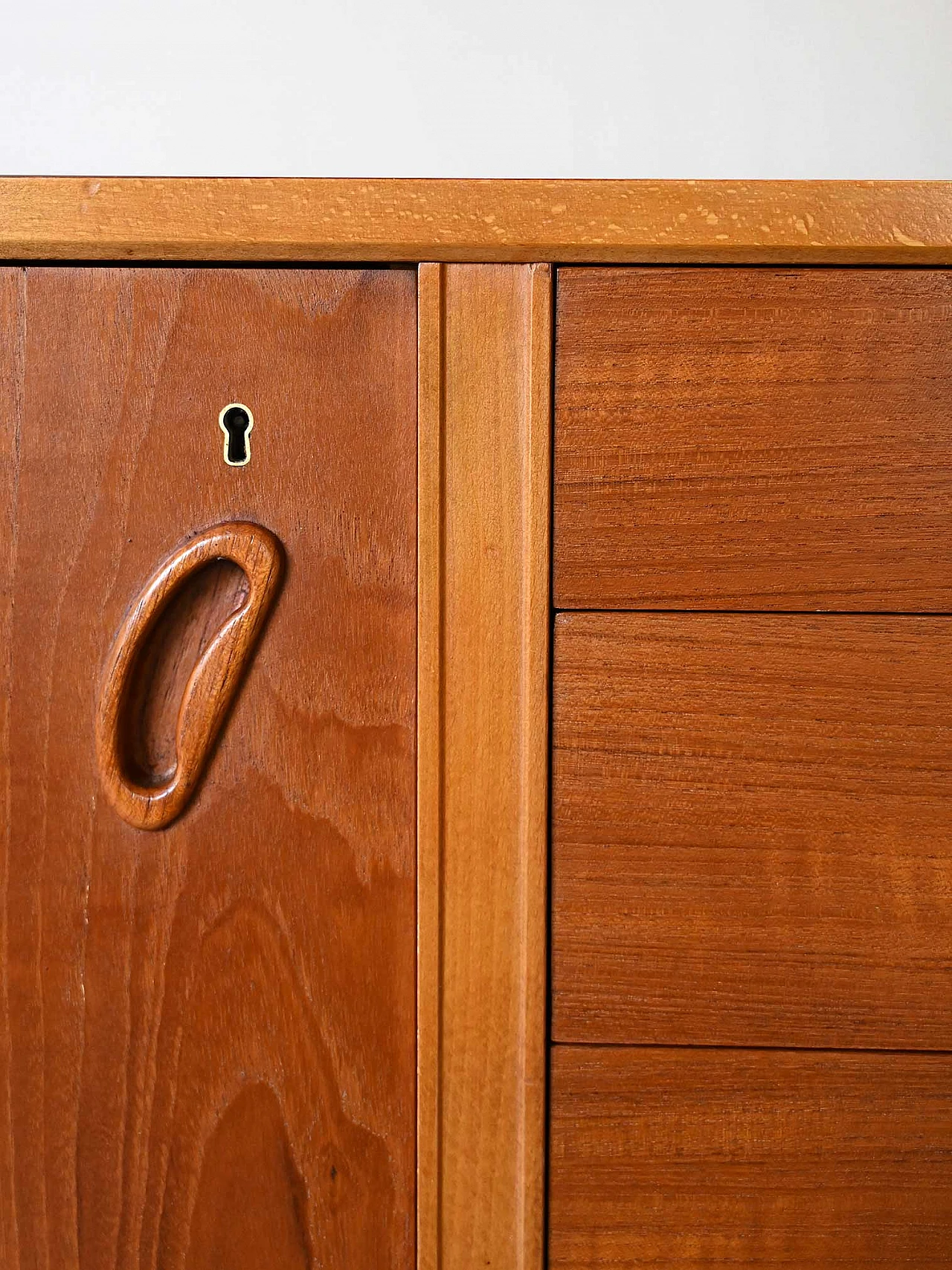 Credenza scandinava in teak con profili in rovere, anni '60 9