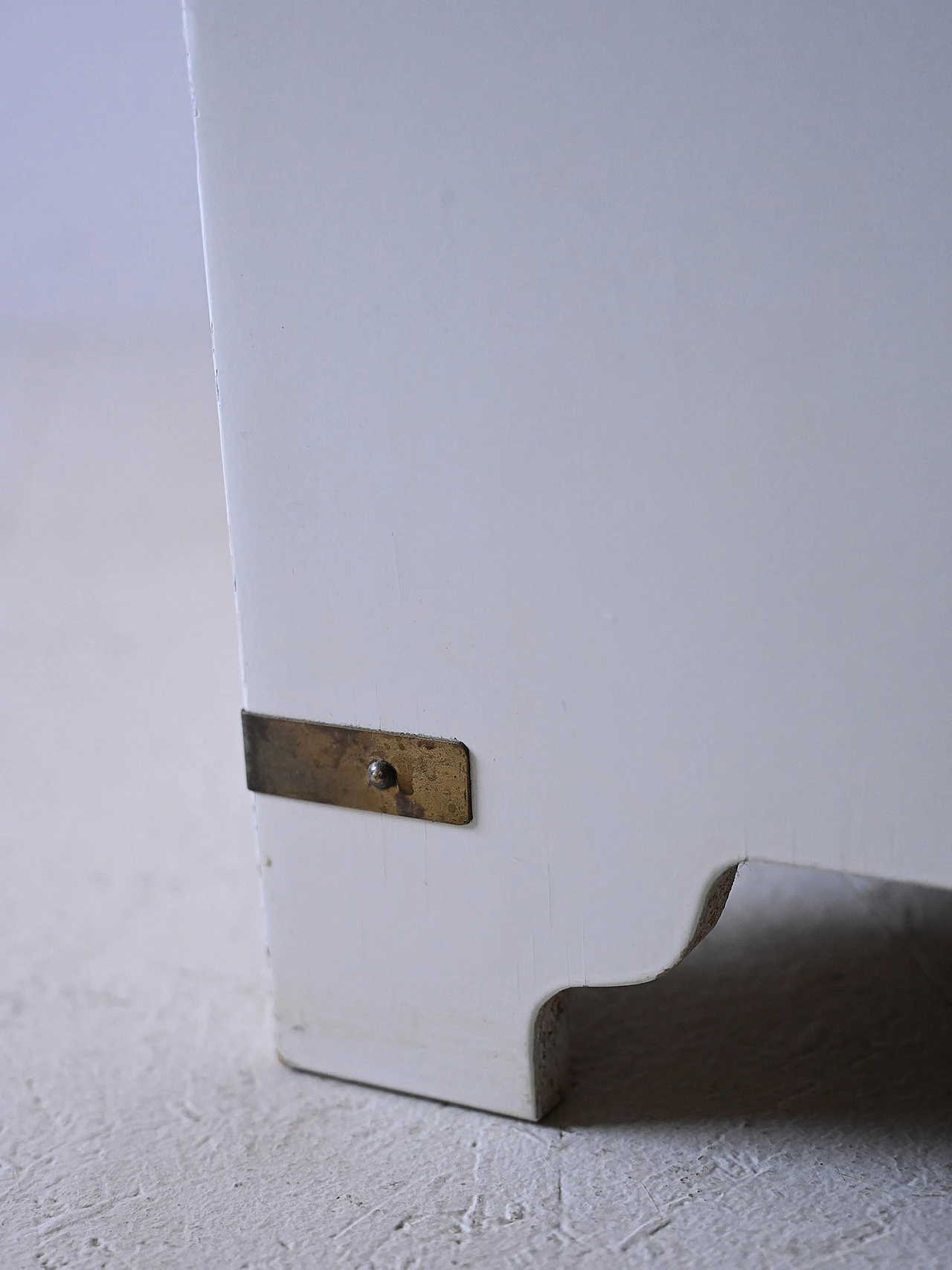 White-stained wood and gilded metal chest of drawers, 1960s 8