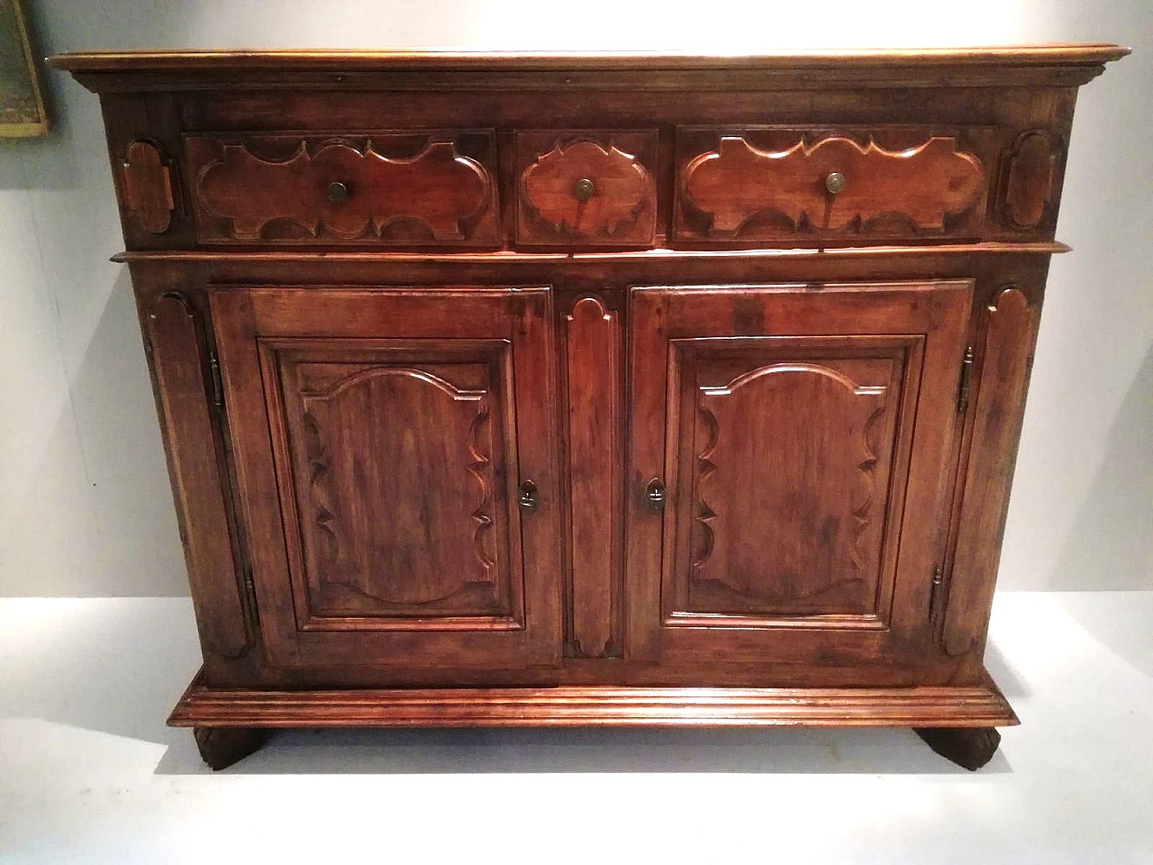 Cherry wood sideboard with geometric decoration, 17th century 2