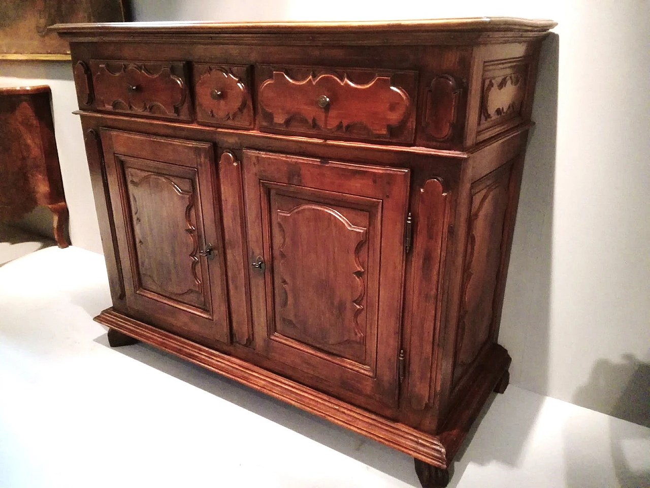 Cherry wood sideboard with geometric decoration, 17th century 3