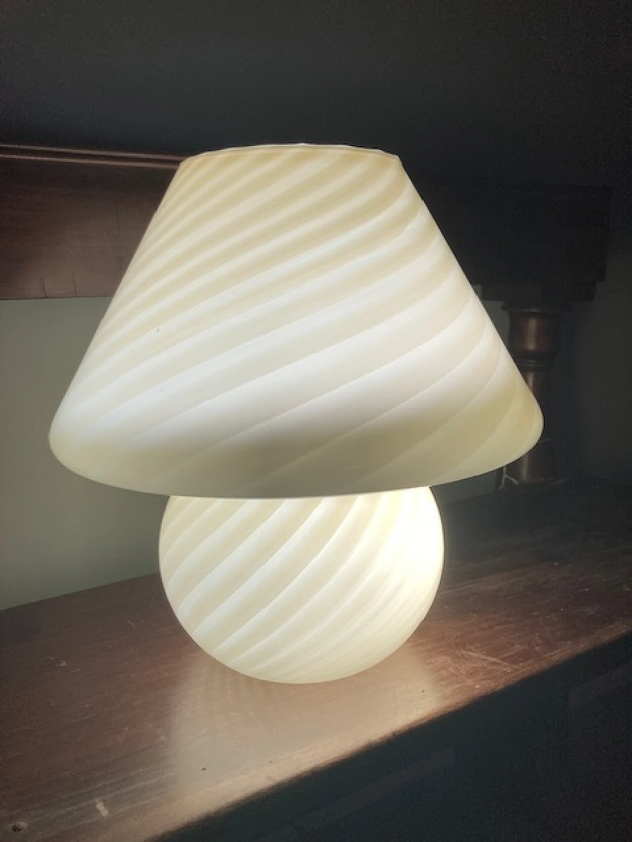 Mushroom table lamp in cream-coloured Murano glass, 1970s 9