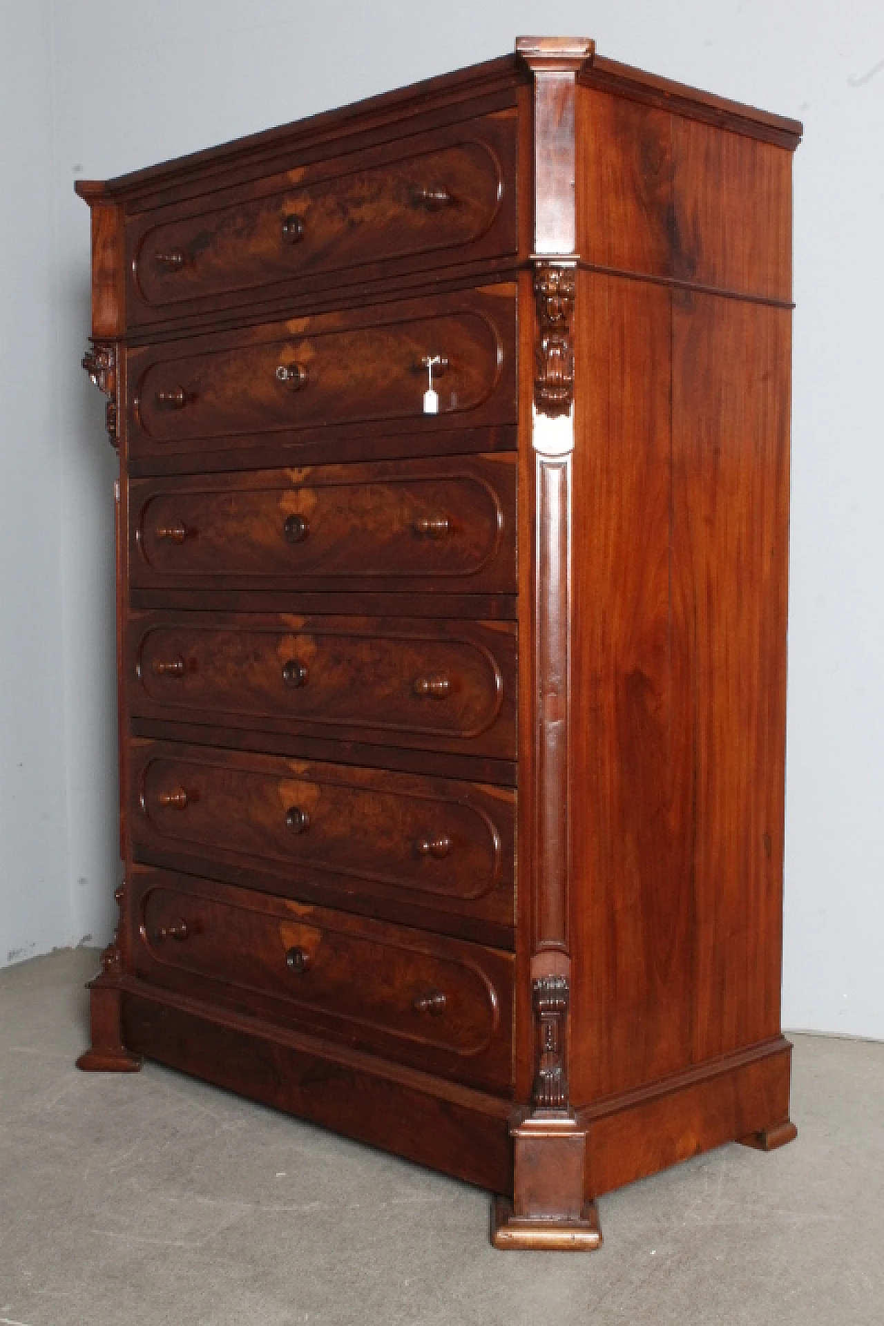 Ancient chest of drawers Tuscany L. Filippo 1860. Walnut feather. 1