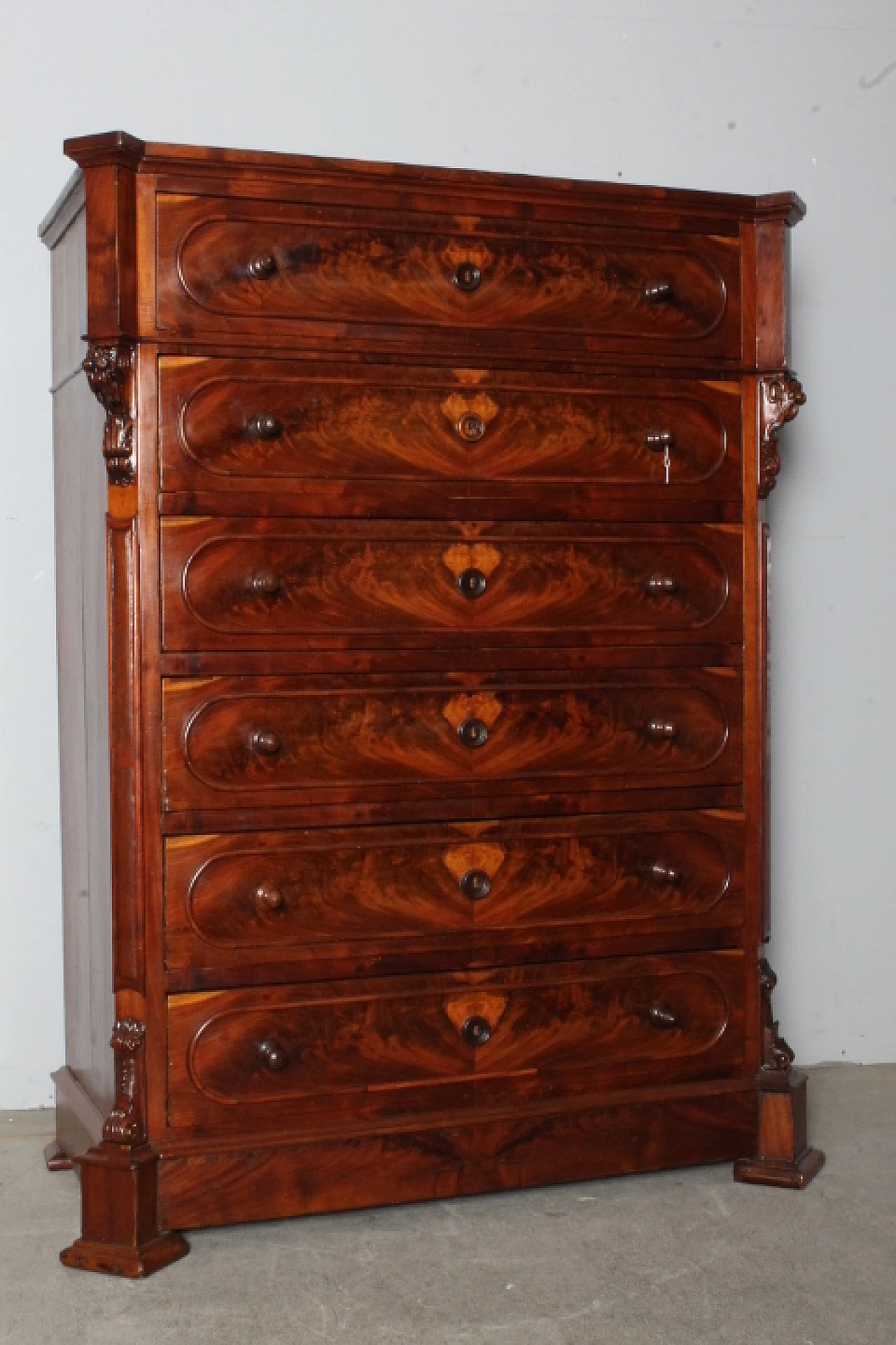 Ancient chest of drawers Tuscany L. Filippo 1860. Walnut feather. 3