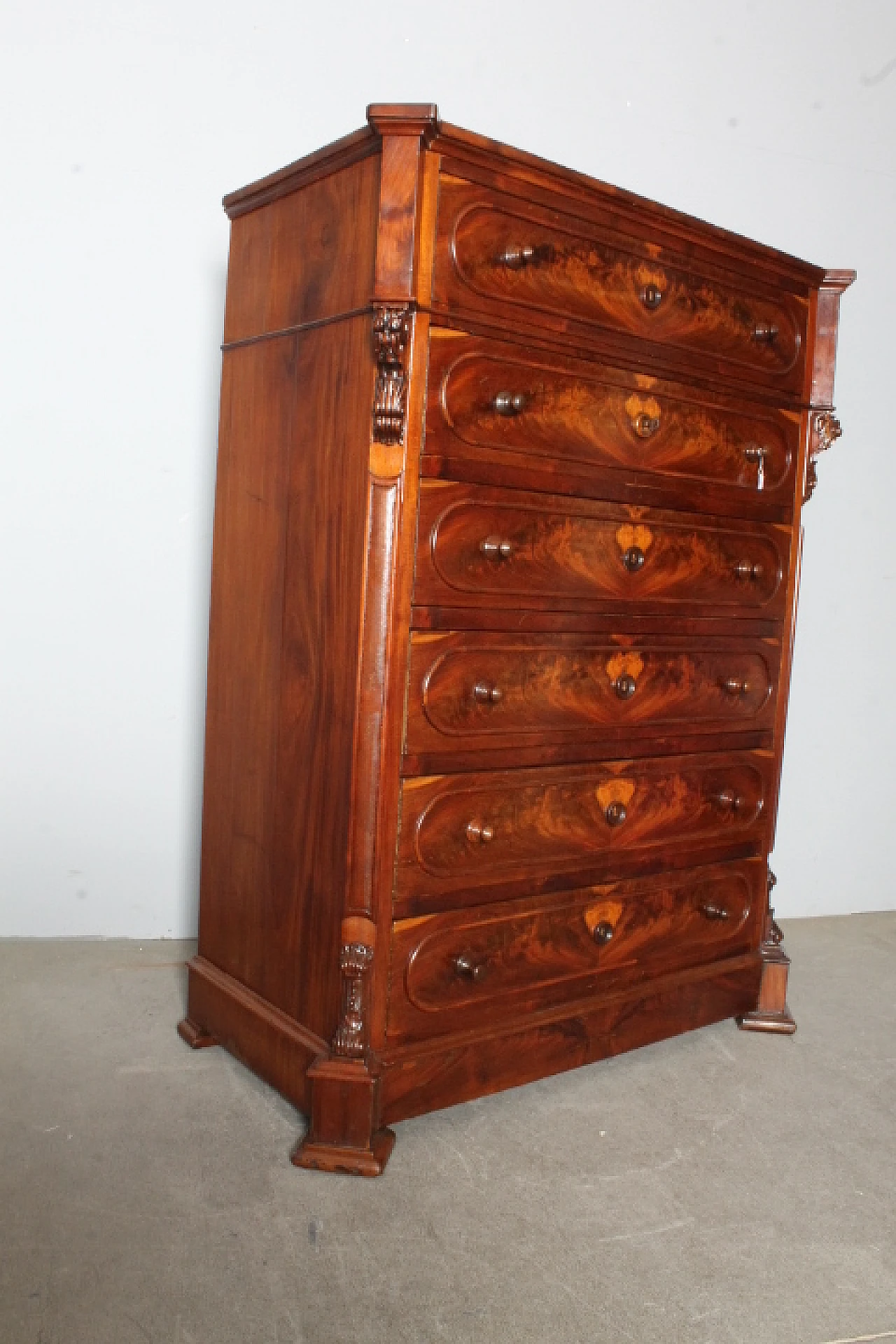 Ancient chest of drawers Tuscany L. Filippo 1860. Walnut feather. 4