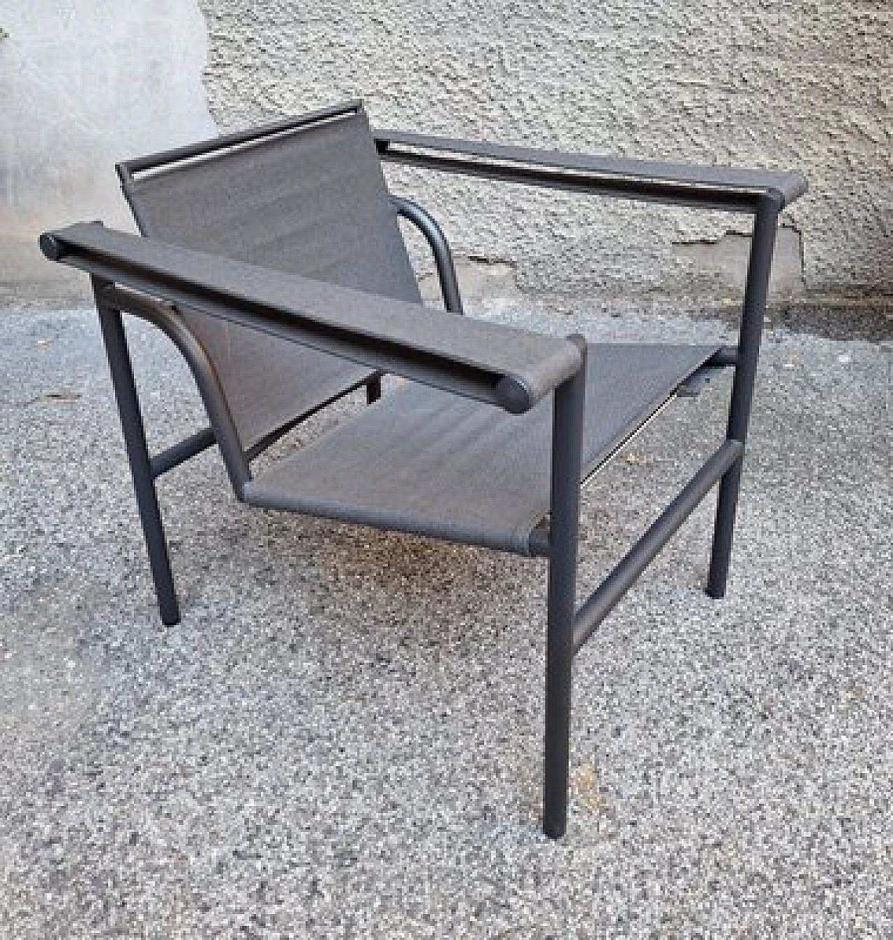 Poltrona LC1 di Le Corbusier per Cassina 1