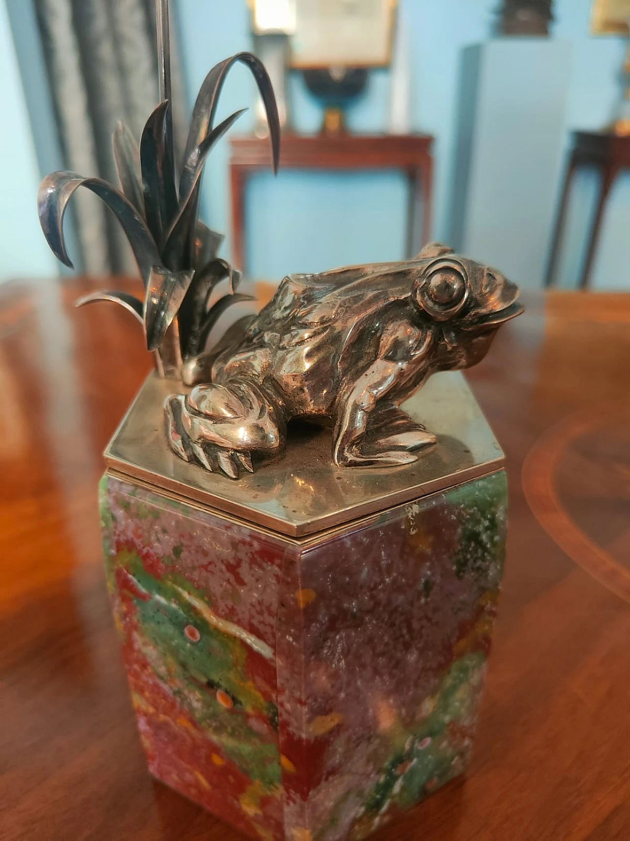 Jasper box with silver lid with frog, early 20th century 3