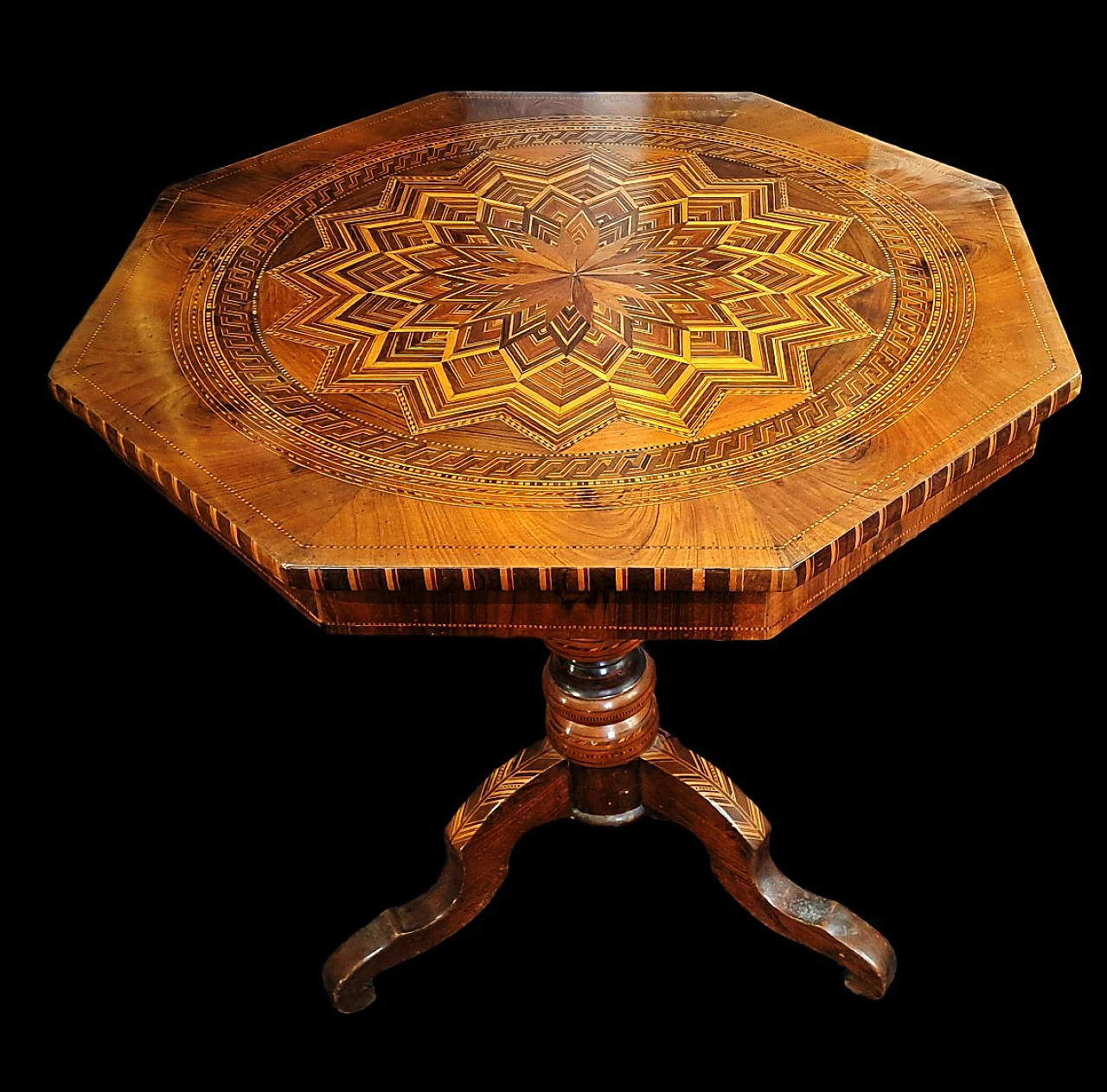 Octagonal inlaid walnut coffee table, 19th century 1