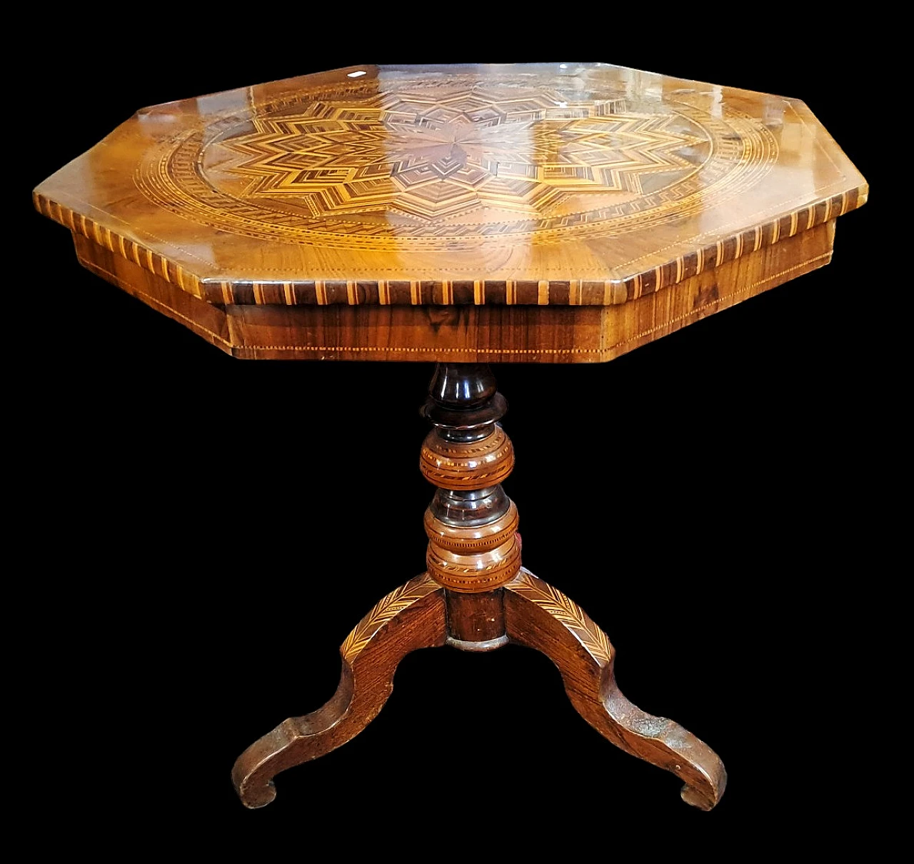Octagonal inlaid walnut coffee table, 19th century 2