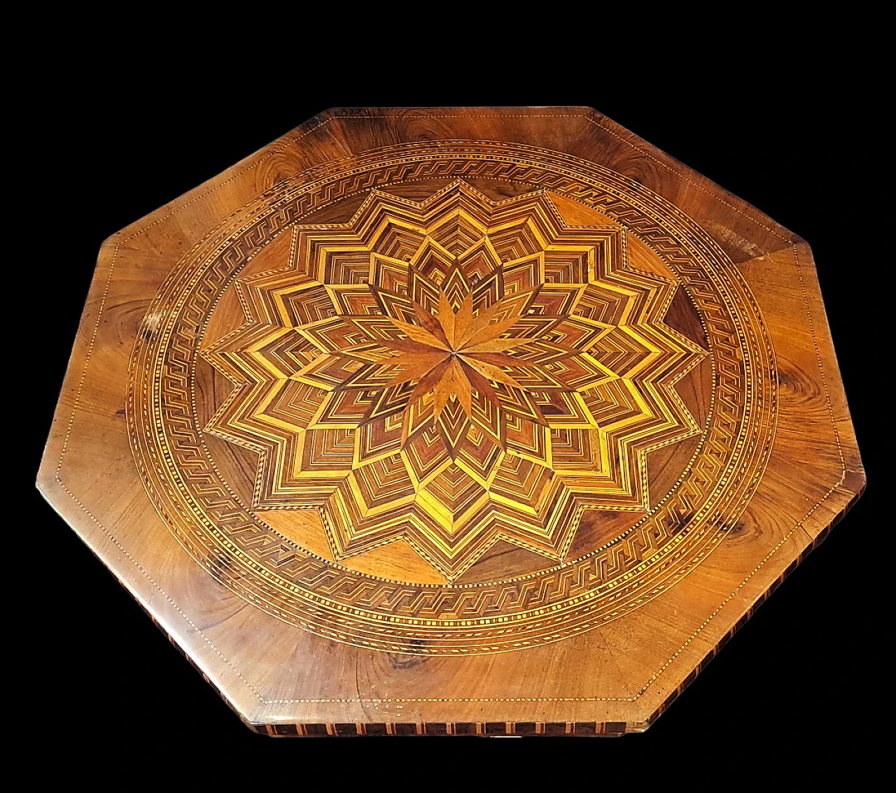 Octagonal inlaid walnut coffee table, 19th century 3