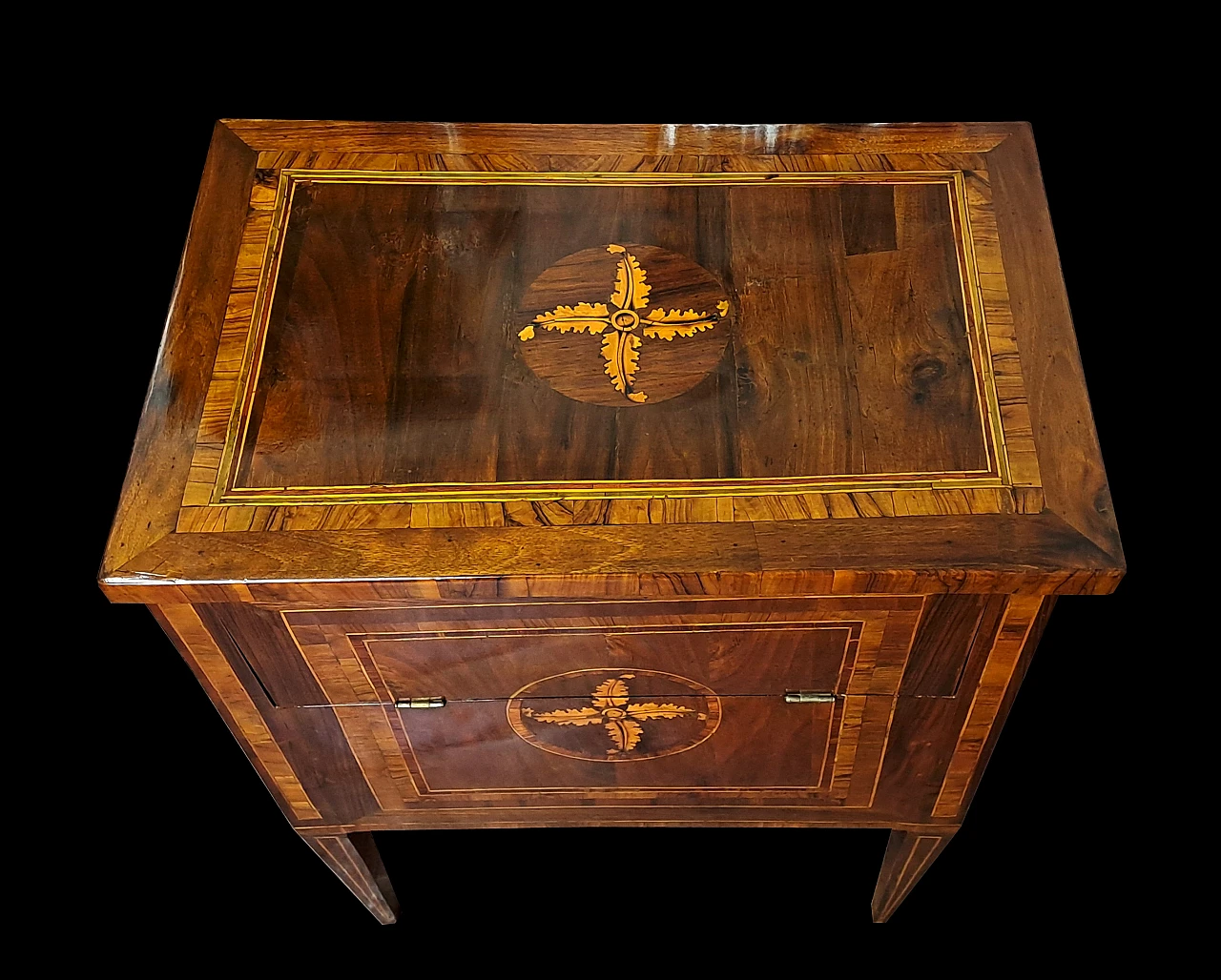 Inlaid bedside table in walnut, boxwood and bois de rose, 18th century 4