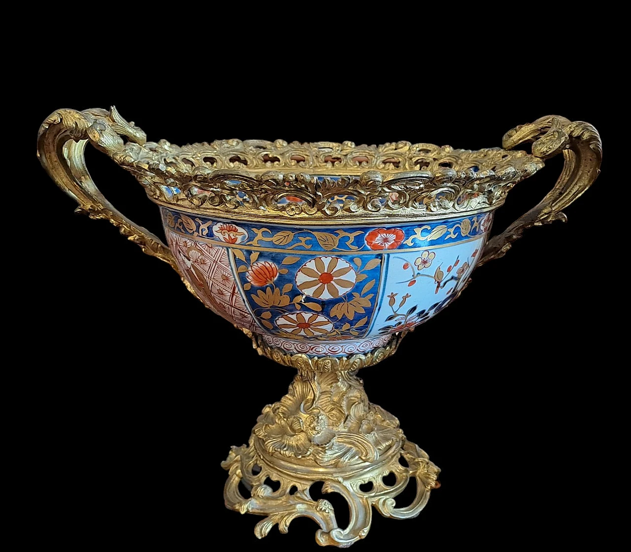 Chinese painted porcelain bowl with bronze mount, 18th century 1