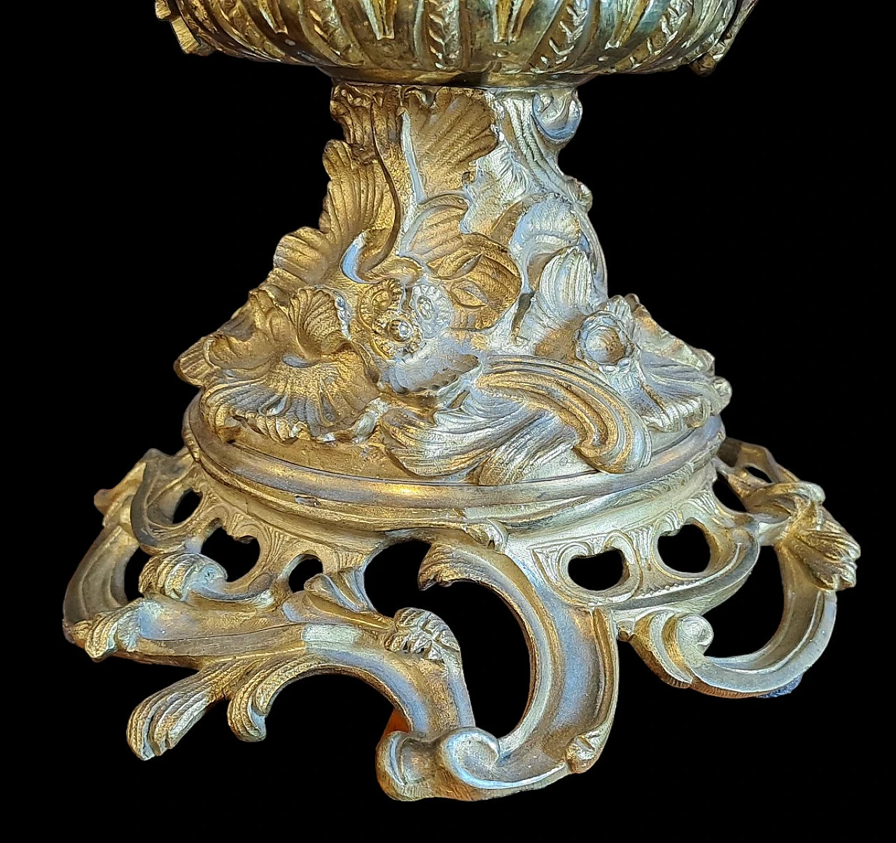 Chinese painted porcelain bowl with bronze mount, 18th century 7