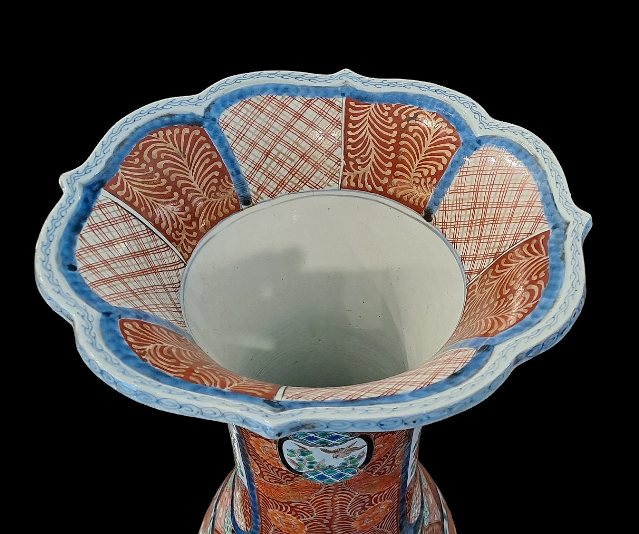 Coppia di vasi Imari in porcellana dipinta, '800 2