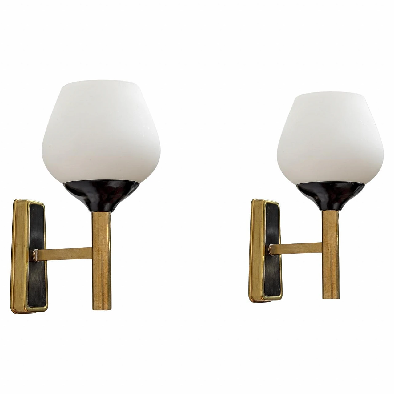 Pair of wall lamps in brass and opaline Murano glass, 1950s 1