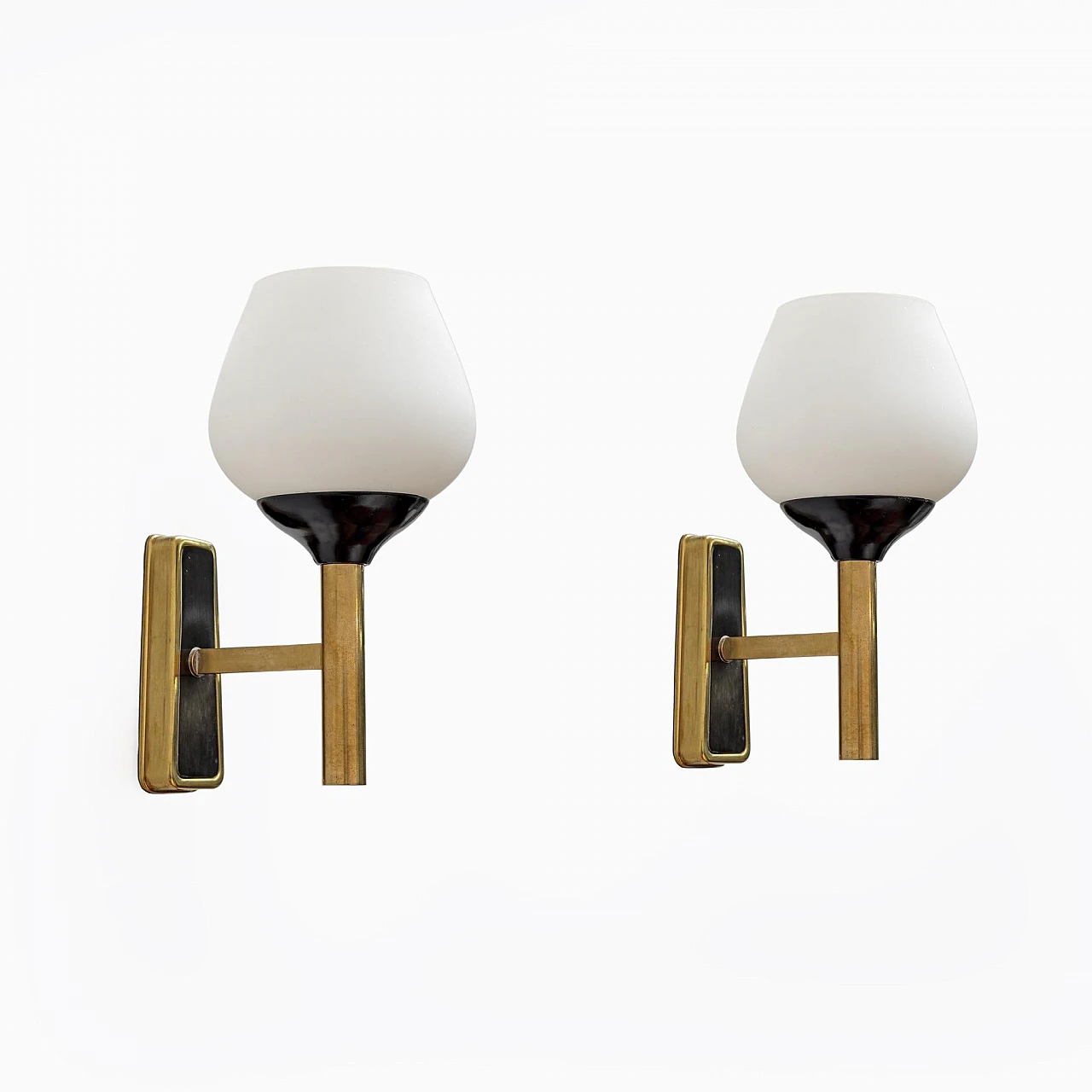 Pair of wall lamps in brass and opaline Murano glass, 1950s 2