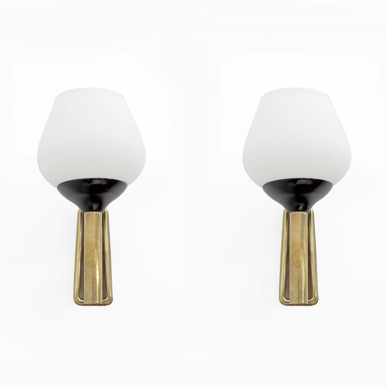 Pair of wall lamps in brass and opaline Murano glass, 1950s 3