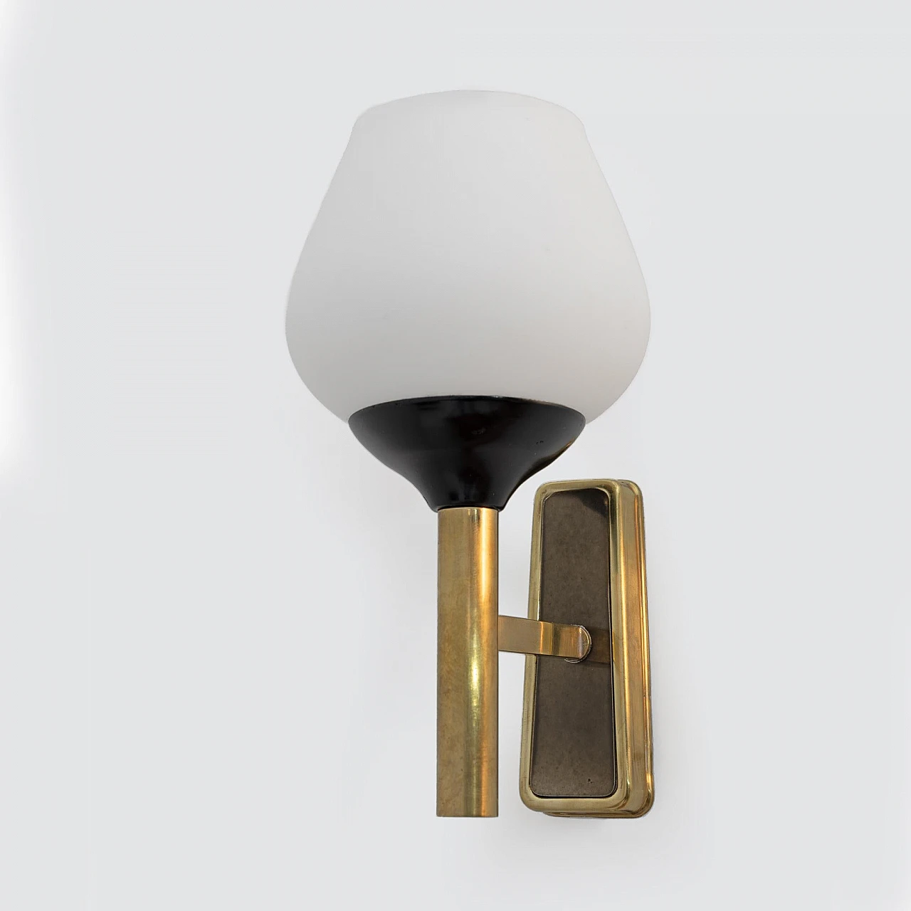 Pair of wall lamps in brass and opaline Murano glass, 1950s 7