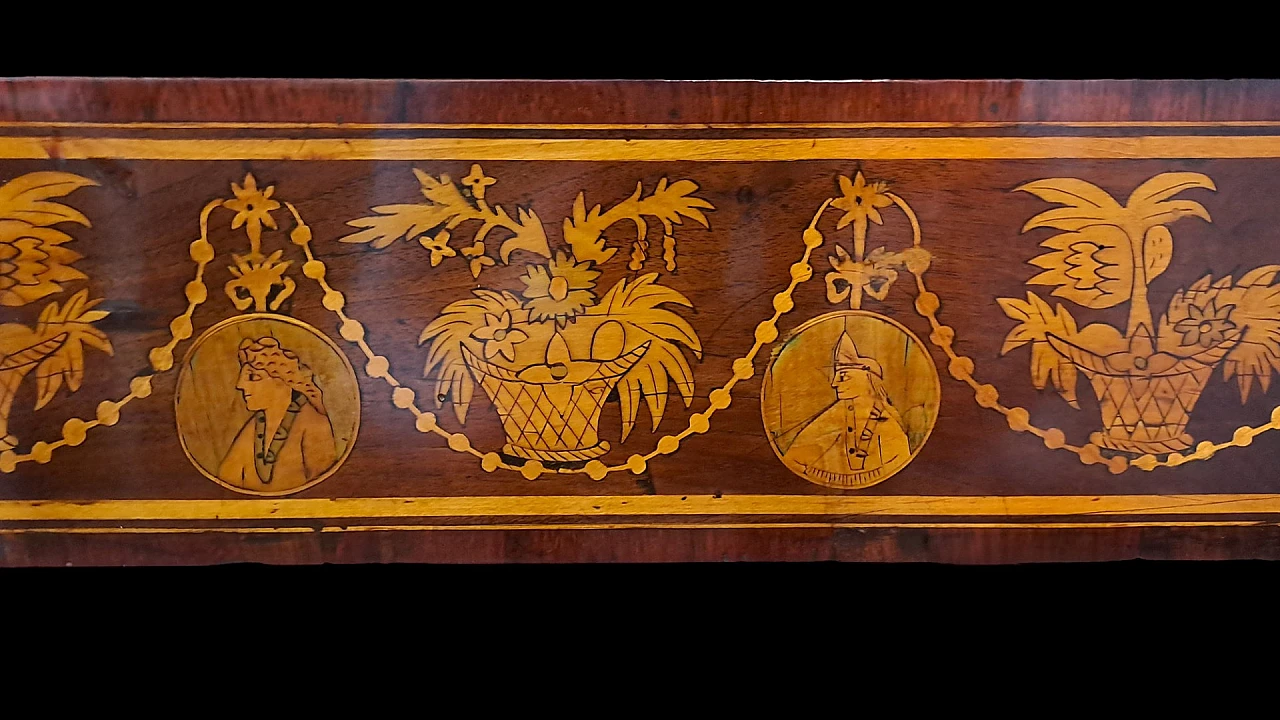 Tavolino Luigi XVI lastronato in legno di noce, '700 3